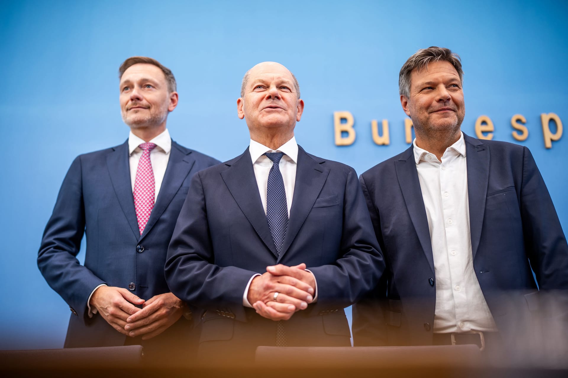 Olaf Scholz (SPD, Mitte) Robert Habeck (Grüne, rechts) und Christian Lindner (FDP): Die geschiedenen Ampelpartner hatten eigentlich geplant, die staatlich geförderte Altersvorsorge zu reformieren.