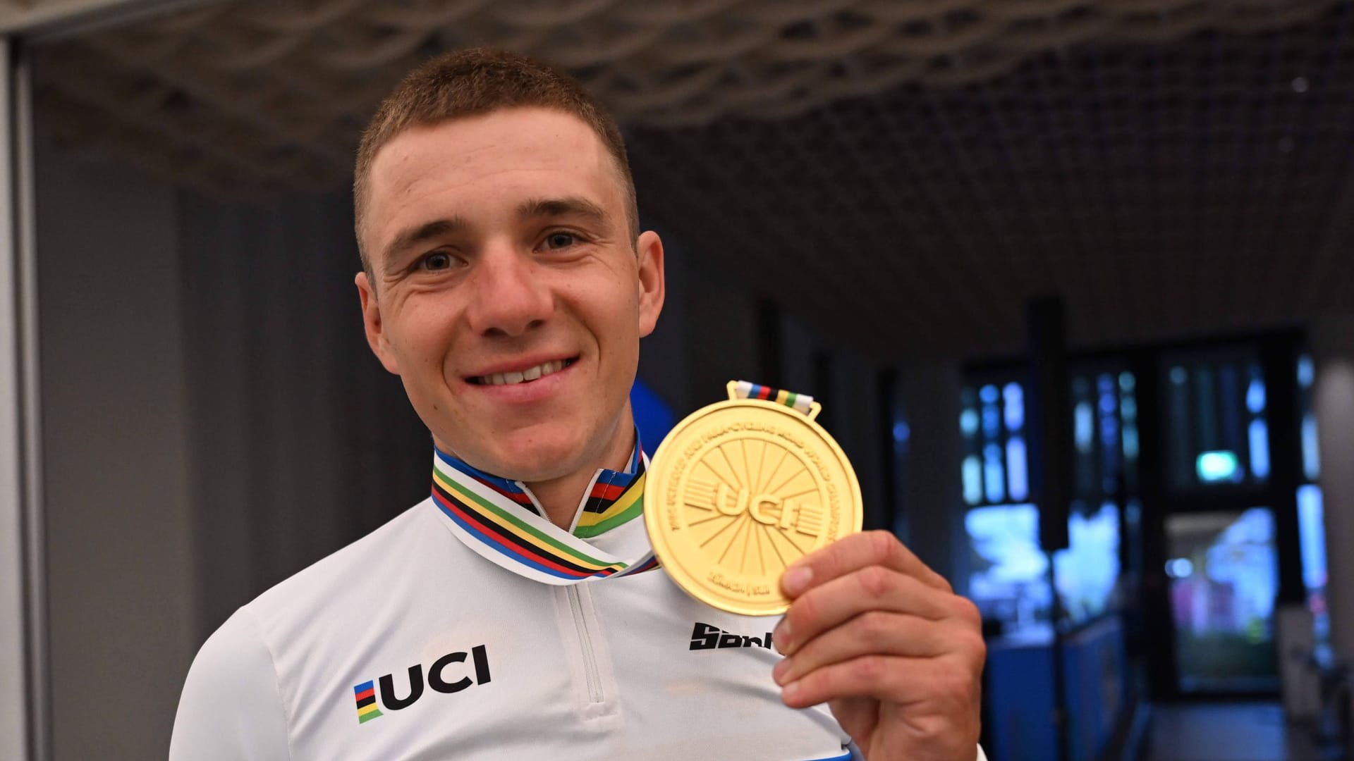 Radsport: Olympiasieger Remco Evenepoel meldet sich nach OP