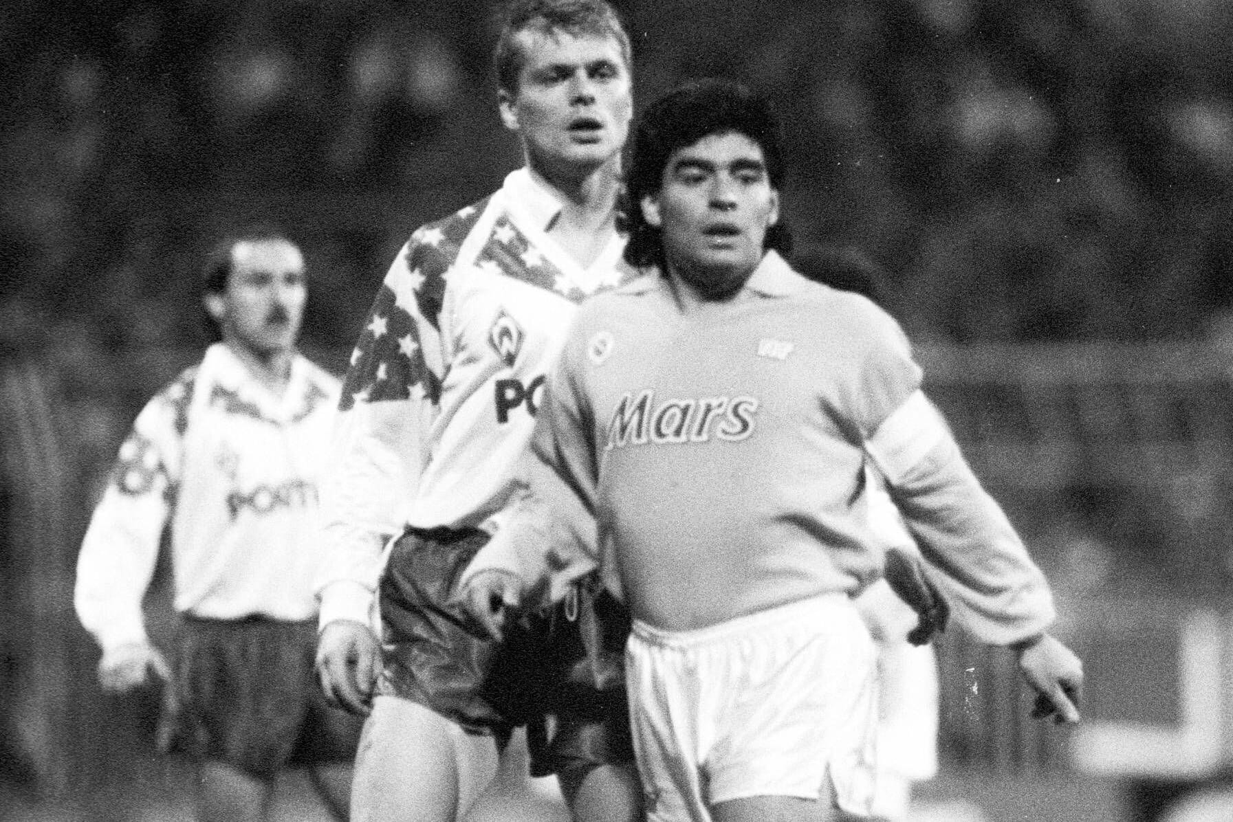 Rivalen im Duell: Werders Uli Borowka (l.) ließ Diego Maradona nicht aus dem Blick.