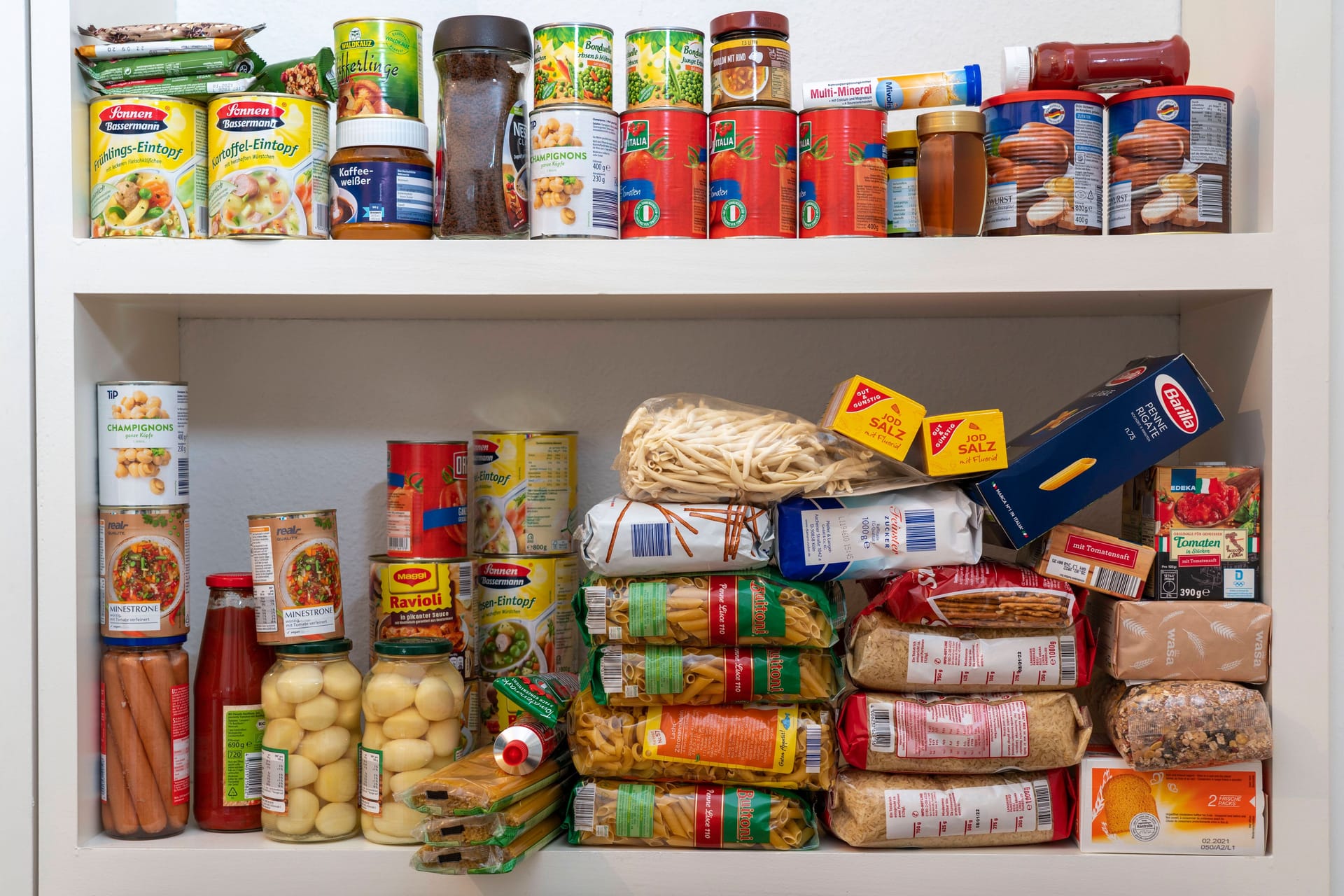 Konserven, Pasta, Müsli: Der Vorrat muss vor allem haltbar sein.