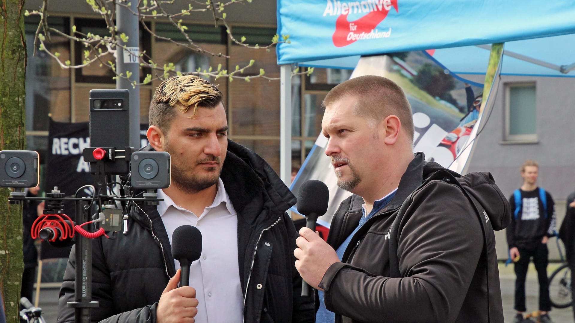 Ferhat Sentürk in einem Gespräch: Nach Rauswurf aus dem Hotel, tritt er aus der Partei aus.