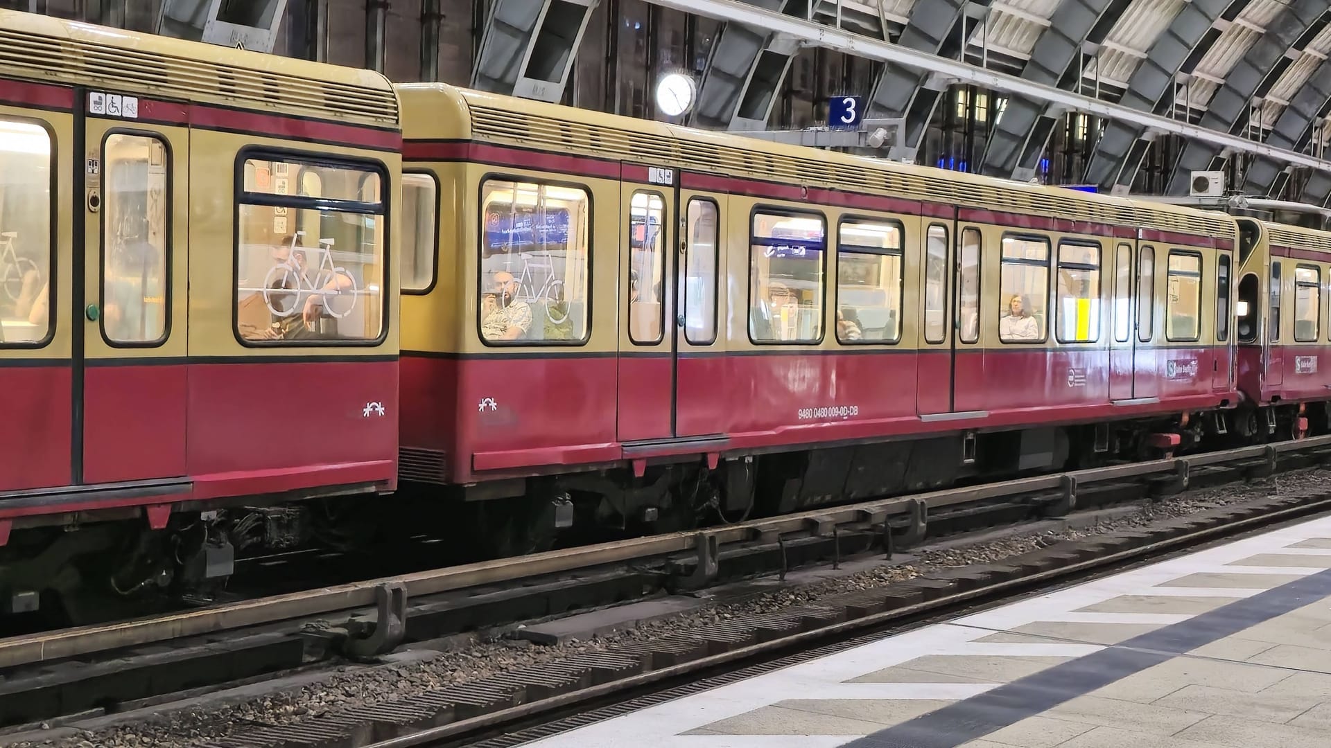 Berliner S-Bahn (Symbolfoto): Mit dem ABC-Ticket kommt man bis ins Berliner Umland.