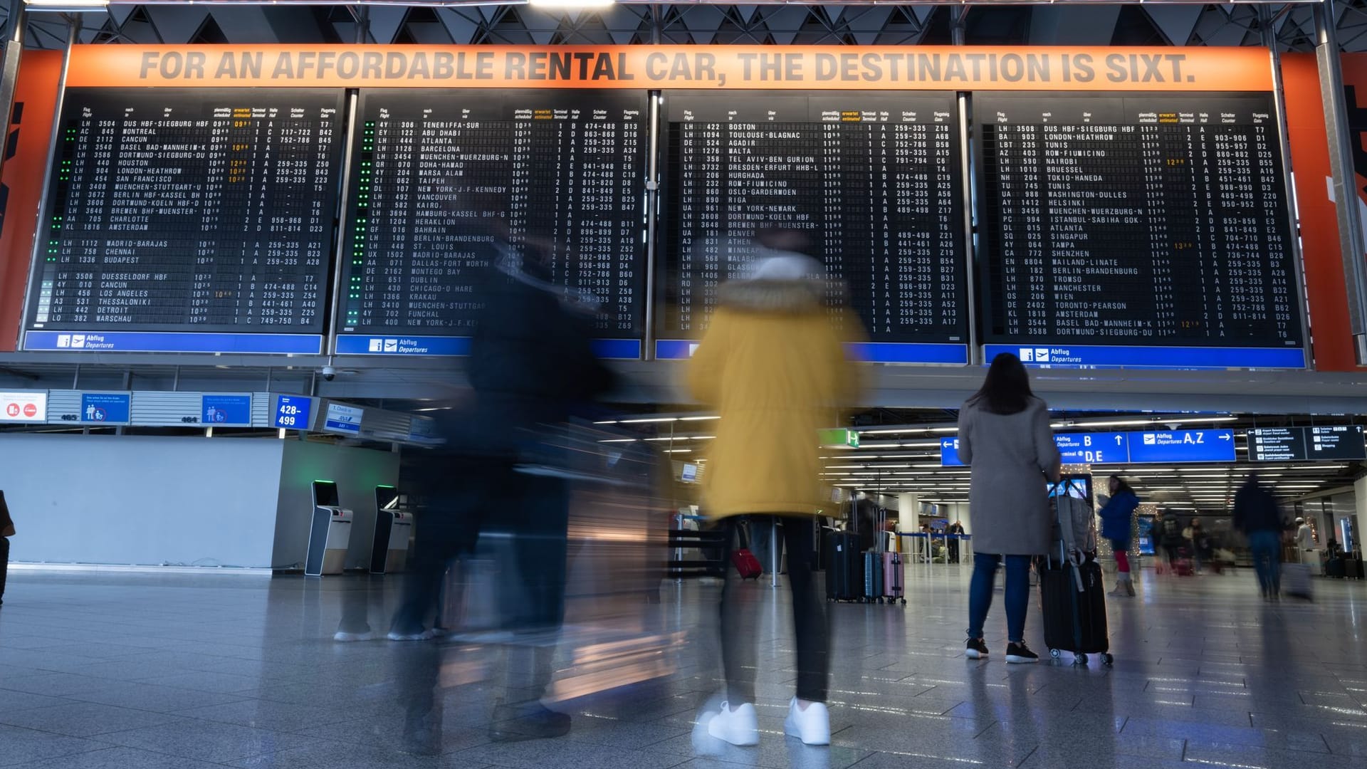 Flughafen erwartet Passagierandrang