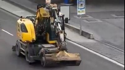 Mit diesem Bagger fuhr der Mann mehrere Kilometer von Grünsfeld bis nach Tauberbischofsheim.