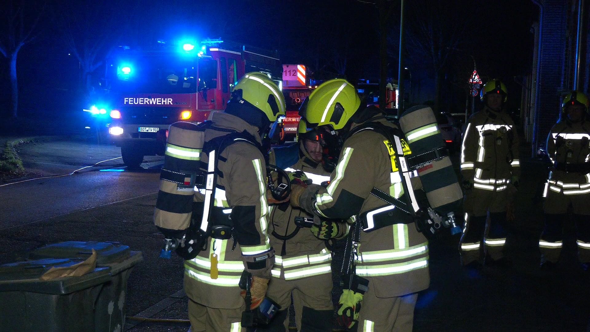 Am späten Dienstagabend kam es aufgrund eines Gaslecks in Bottrop zu einem Großeinsatz von Feuerwehr und Rettungsdienst.