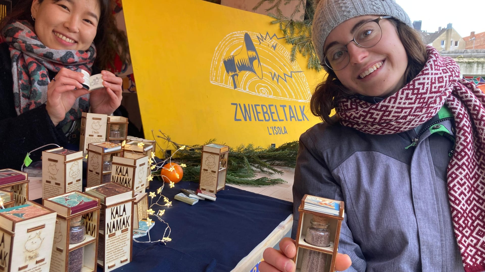 Das "Elisenbrunnen-Gewürz" wird am Stand von "L'isola" im Weihnachtsdorf am Büchel angeboten.