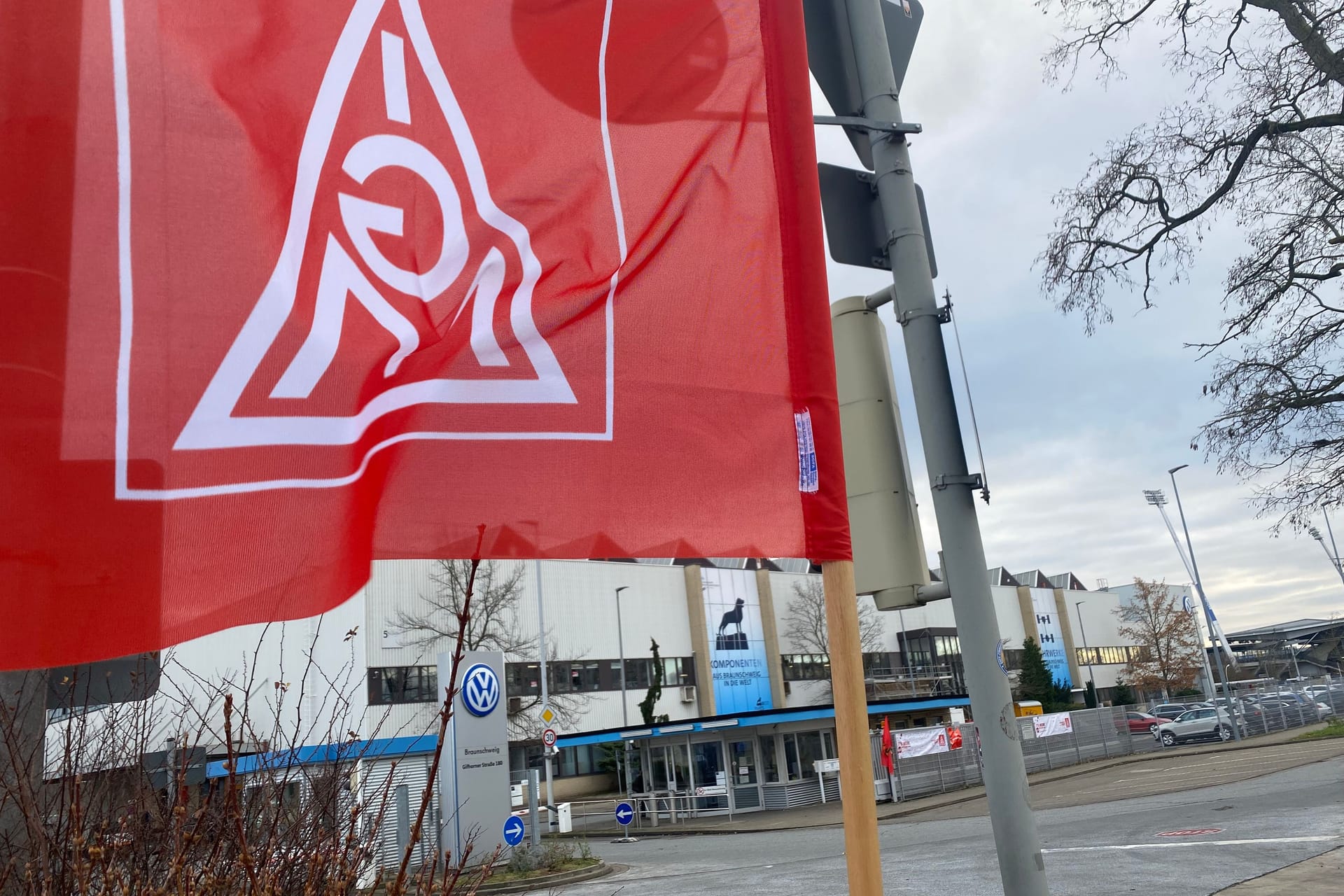 Das VW-Werk in Braunschweig am Streiktag Anfang Dezember: VW und IG Metall haben sich geeinigt.