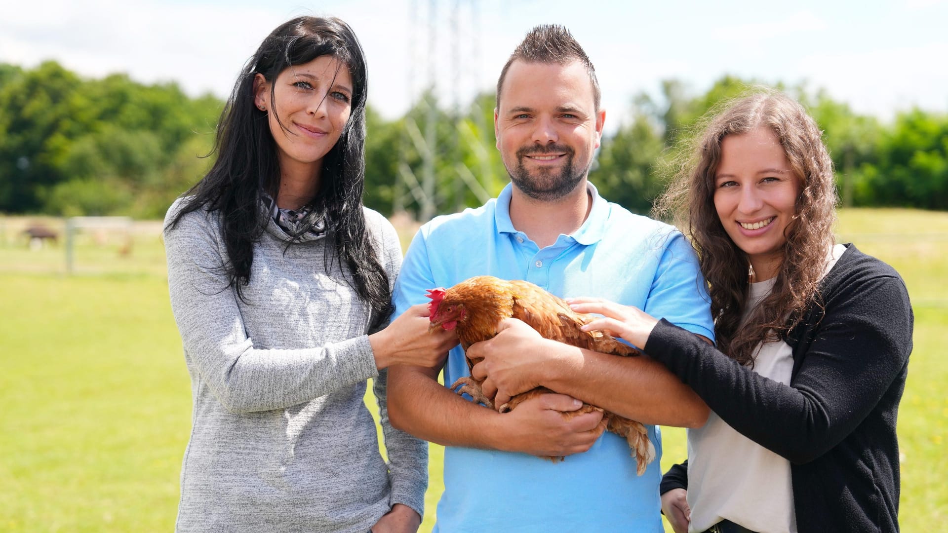 Marvin bei "Bauer sucht Frau": Er konnte weder Sabrina (l.) noch Eva (r.) von sich überzeugen.