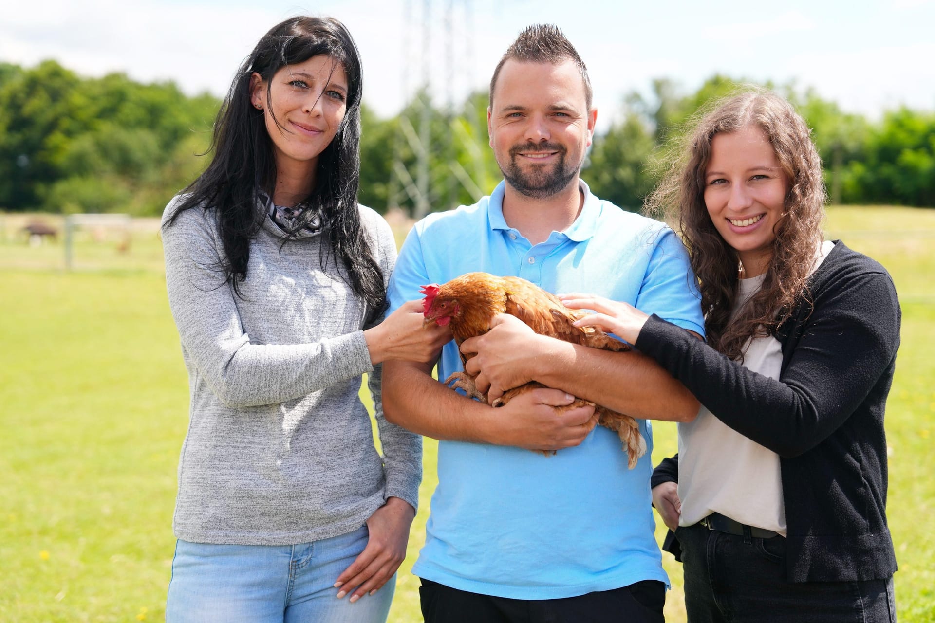 Marvin bei "Bauer sucht Frau": Er konnte weder Sabrina (l.) noch Eva (r.) von sich überzeugen.