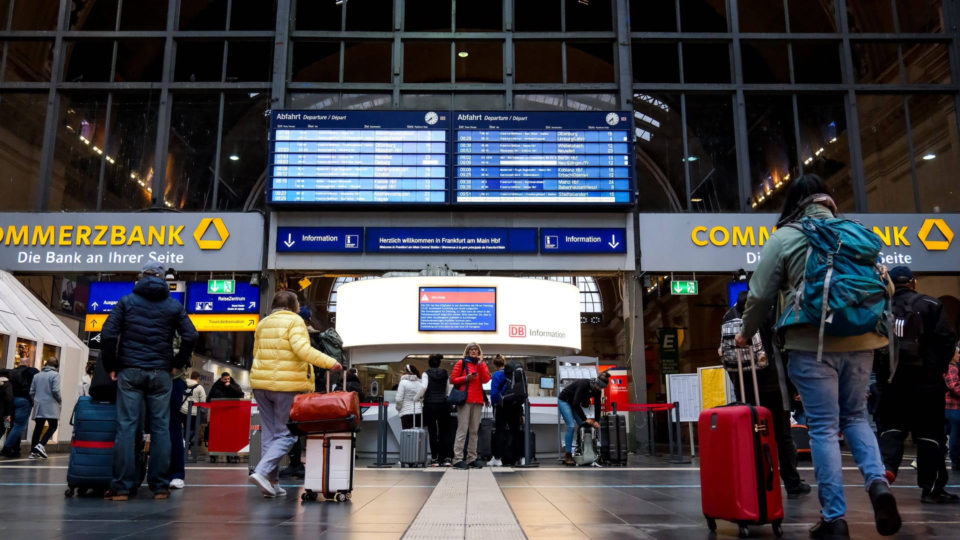 Hauptbahnhof Frankfurt am Main (Symbolbild): Personalprobleme führen zu massiven Zugausfällen in Frankfurt und dem Rhein-Main-Gebiet.