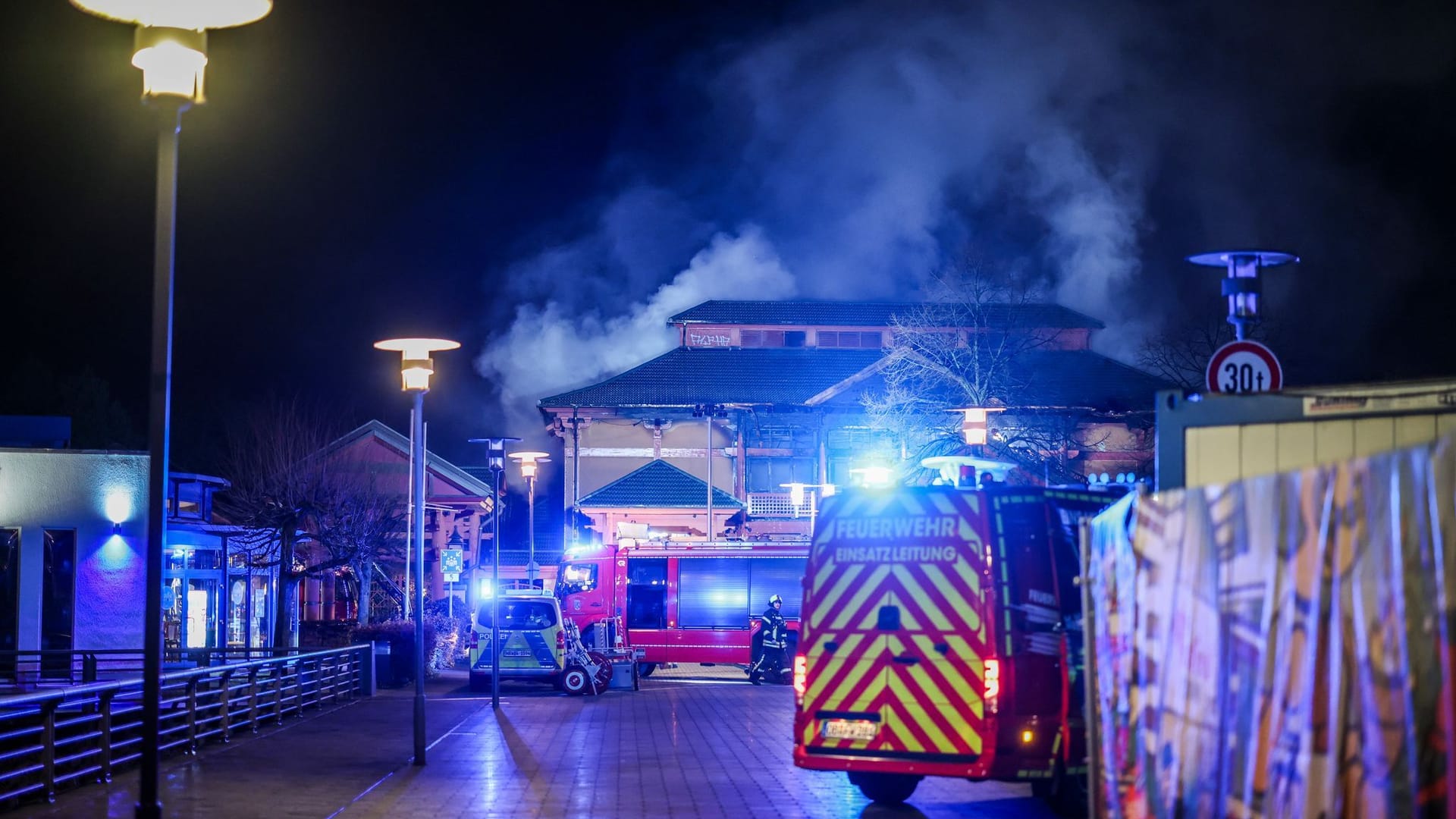 Feuer in einem Gebäude auf dem Centro-Gelände in Oberhausen