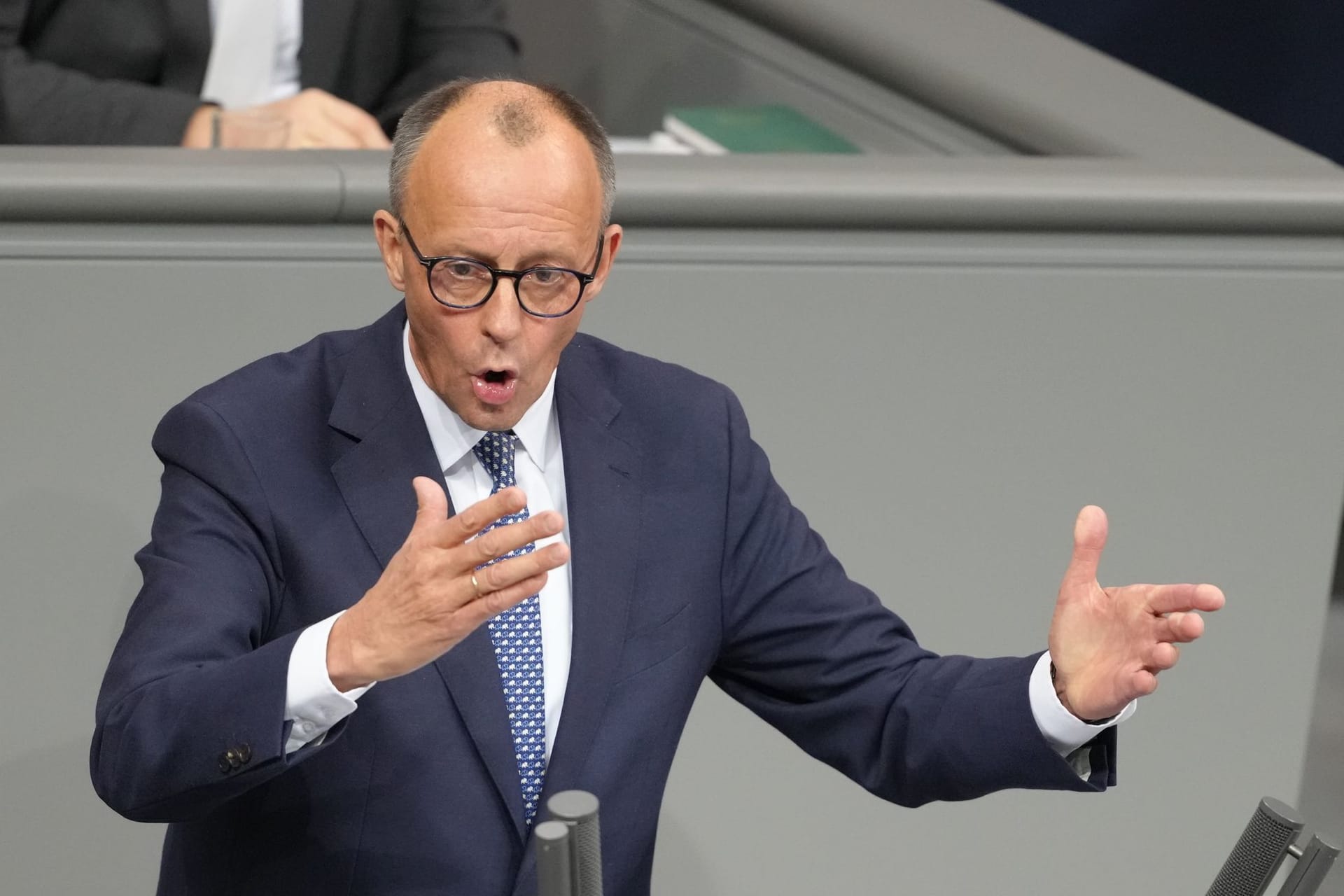 Friedrich Merz, Kanzlerkandidat der Union: Er kritisiert Kanzler Scholz scharf.