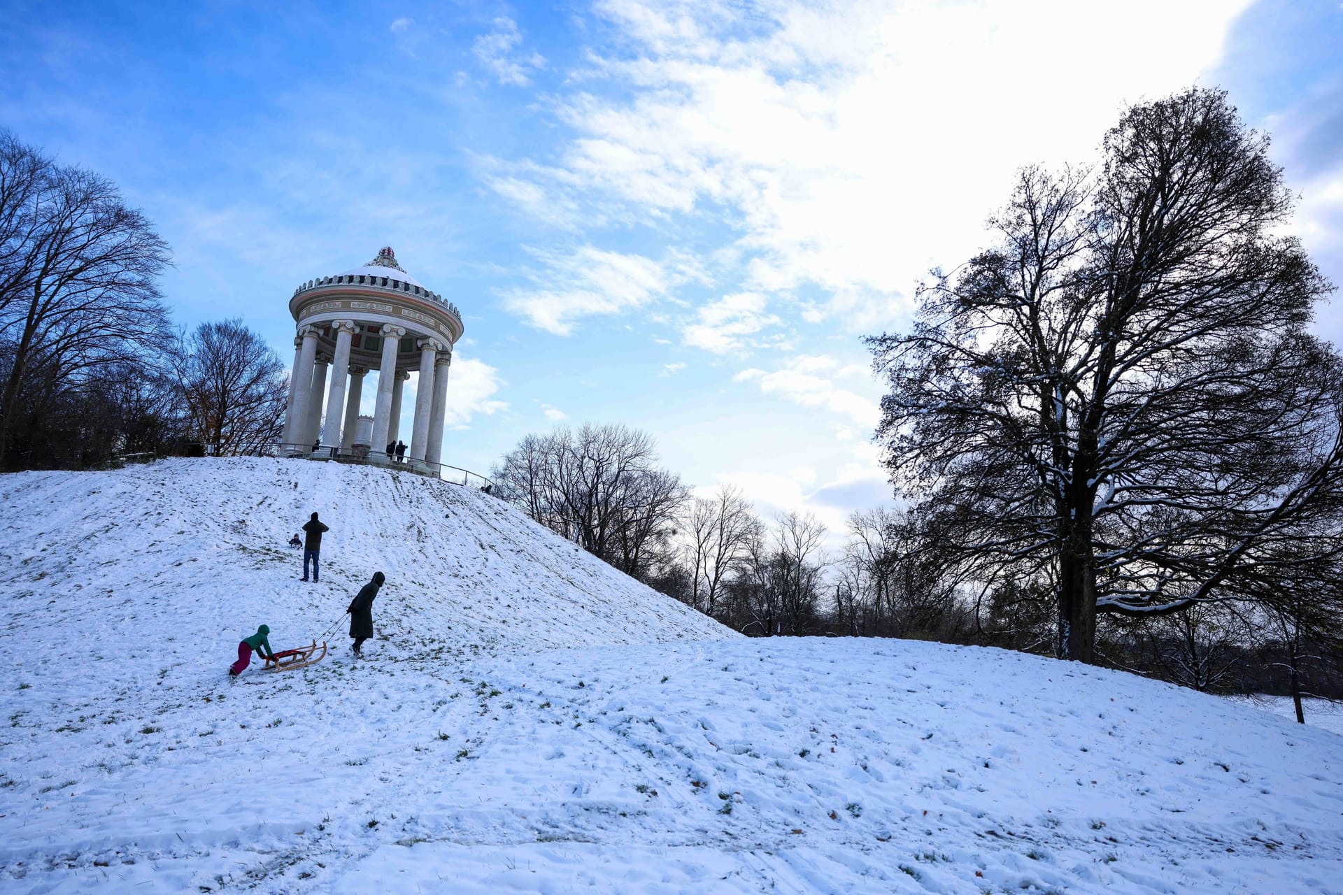 Schlittenfahrer im Englischen Garten. (Archivfoto)