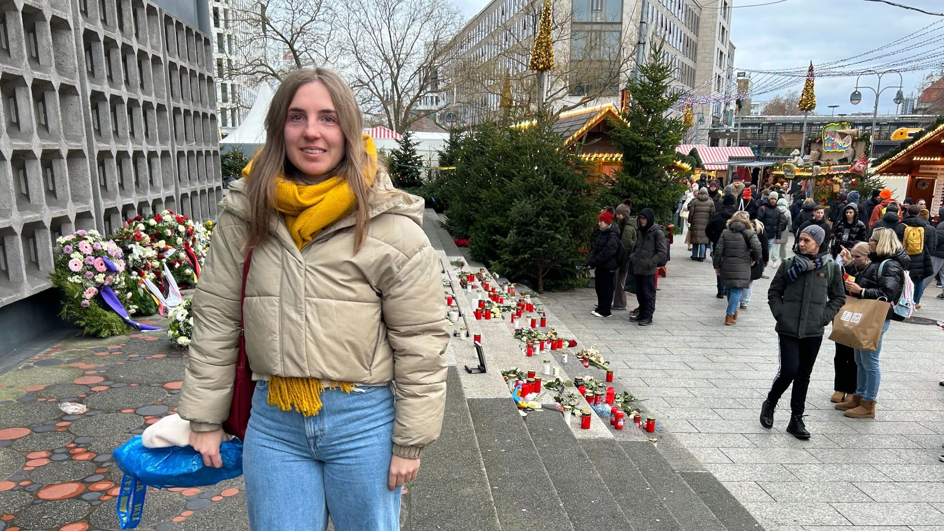 Besucherin Breitscheidplatz X-Mas-Markt 12/2024