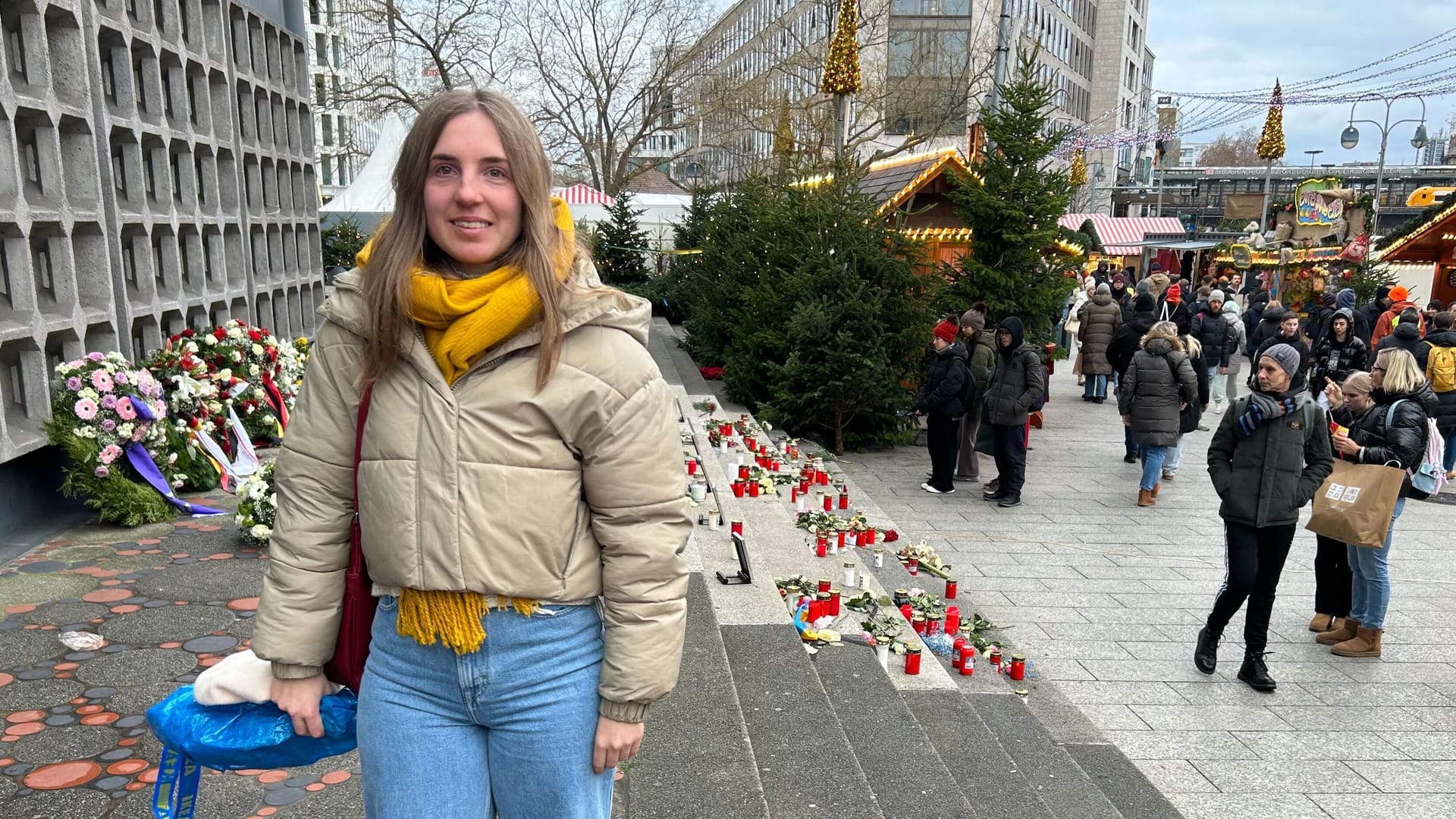 Besucherin Breitscheidplatz X-Mas-Markt 12/2024