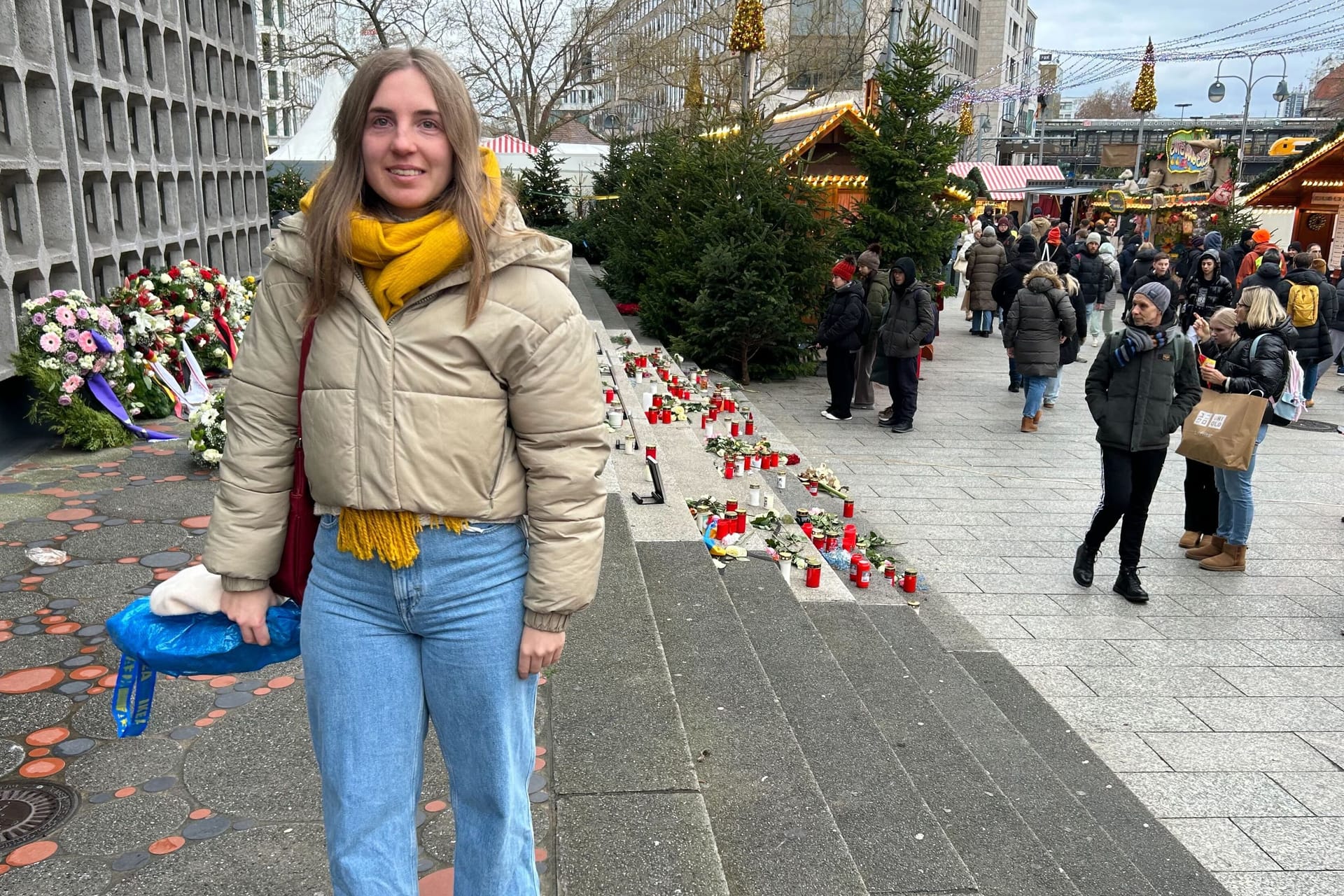 Besucherin Breitscheidplatz X-Mas-Markt 12/2024