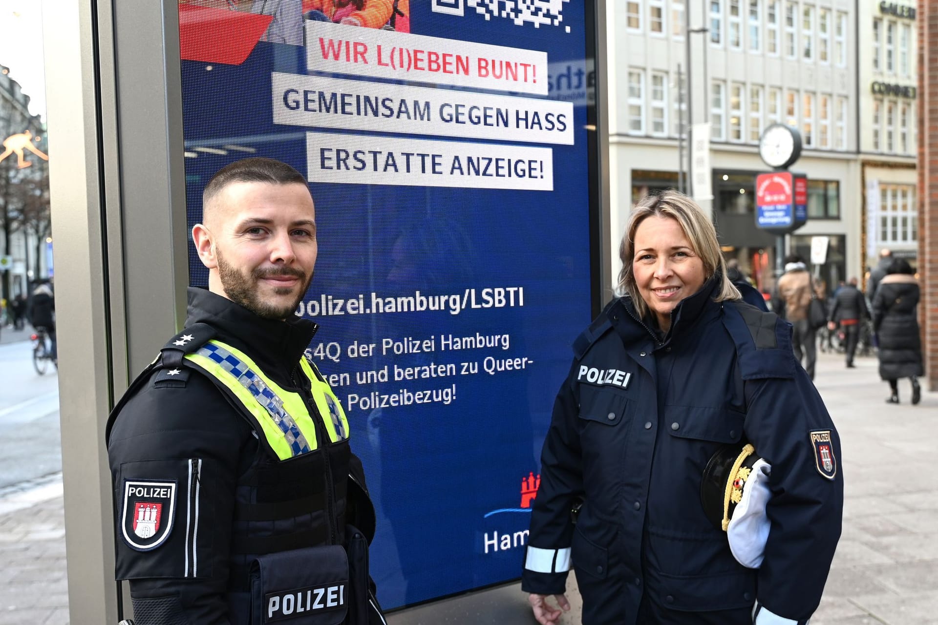 Polizei Hamburg stellt Kampagne gegen queerfeindliche Gewalt vor