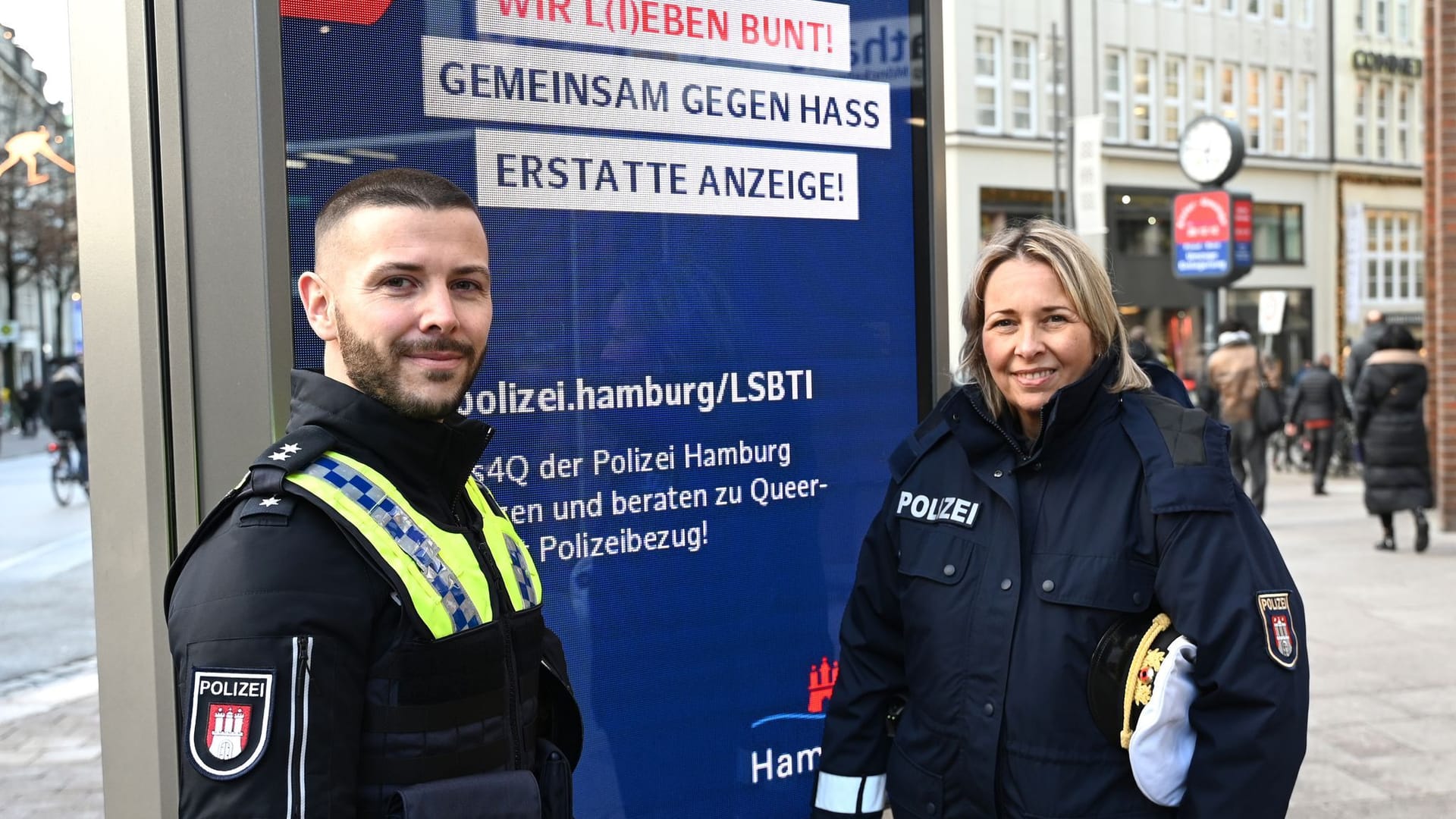 Polizei Hamburg stellt Kampagne gegen queerfeindliche Gewalt vor