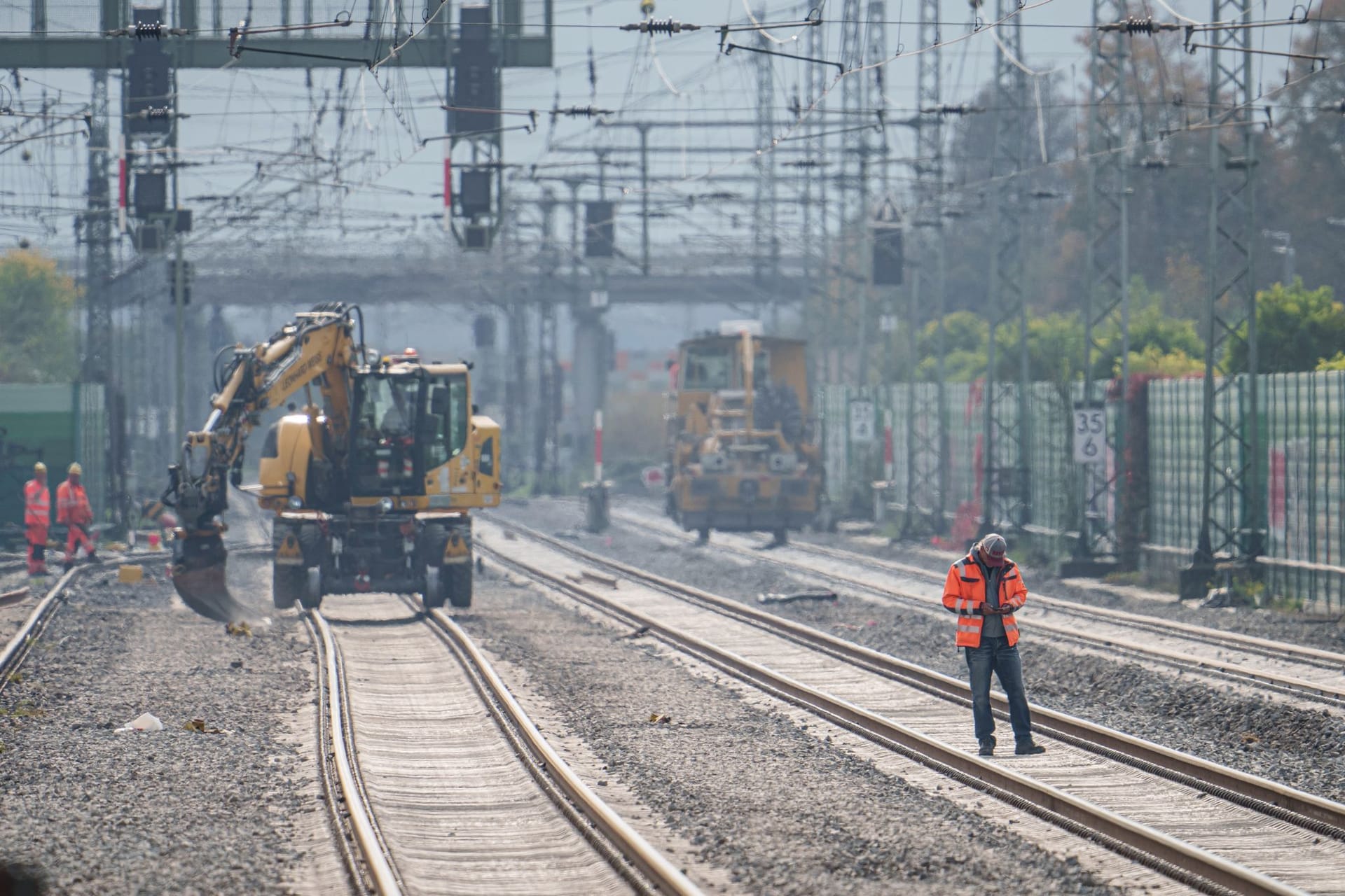 Neue elektronische Stellwerke für die Riedbahn