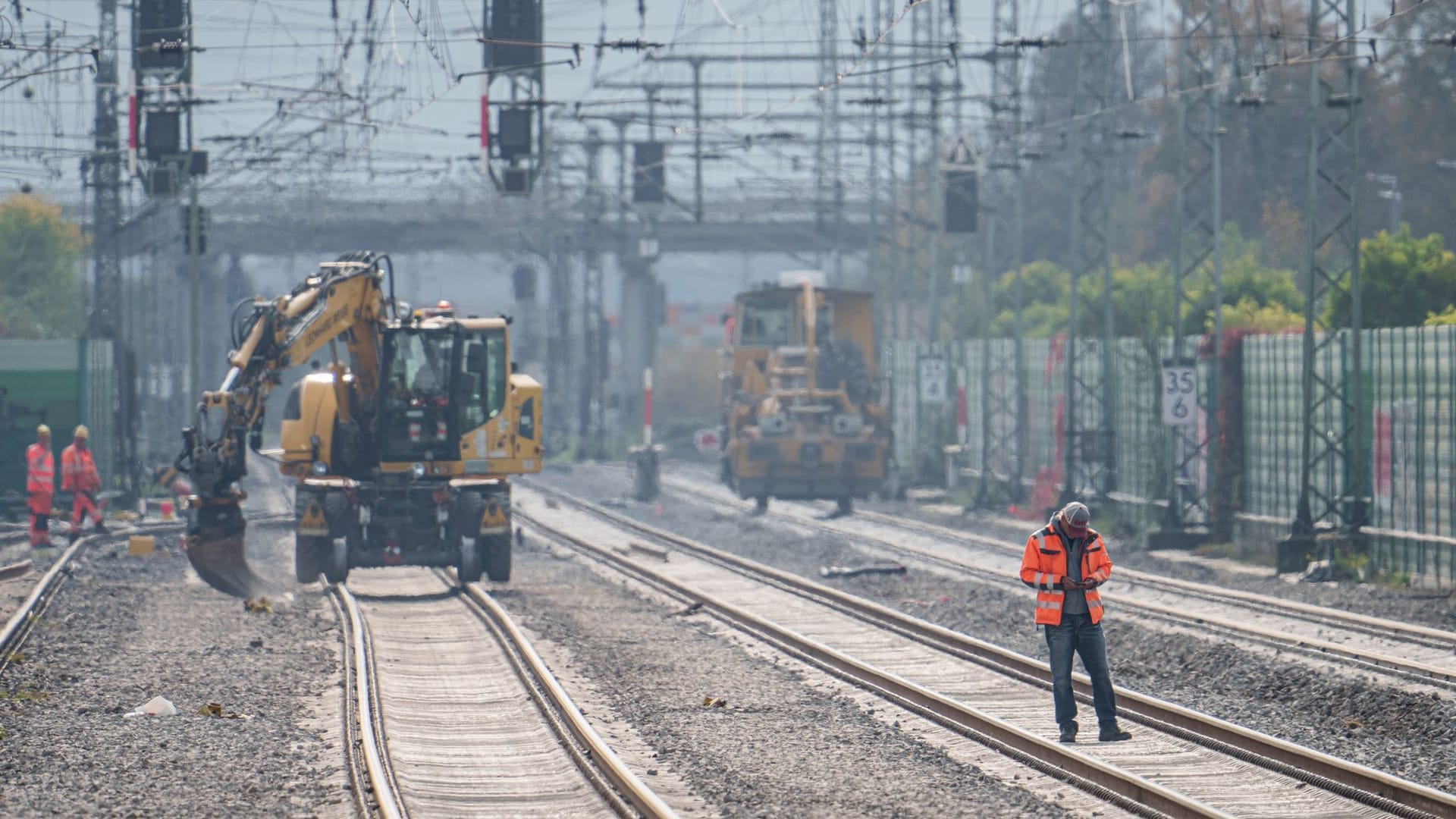 Neue elektronische Stellwerke für die Riedbahn