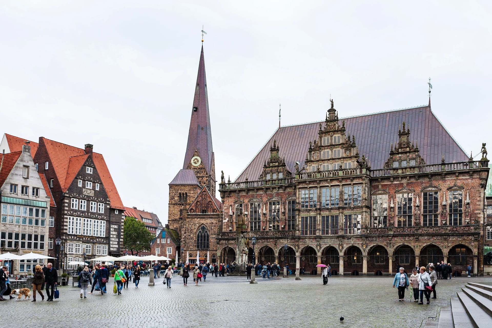 Grauer Himmel über dem Marktplatz von Bremen. (Archivfoto)