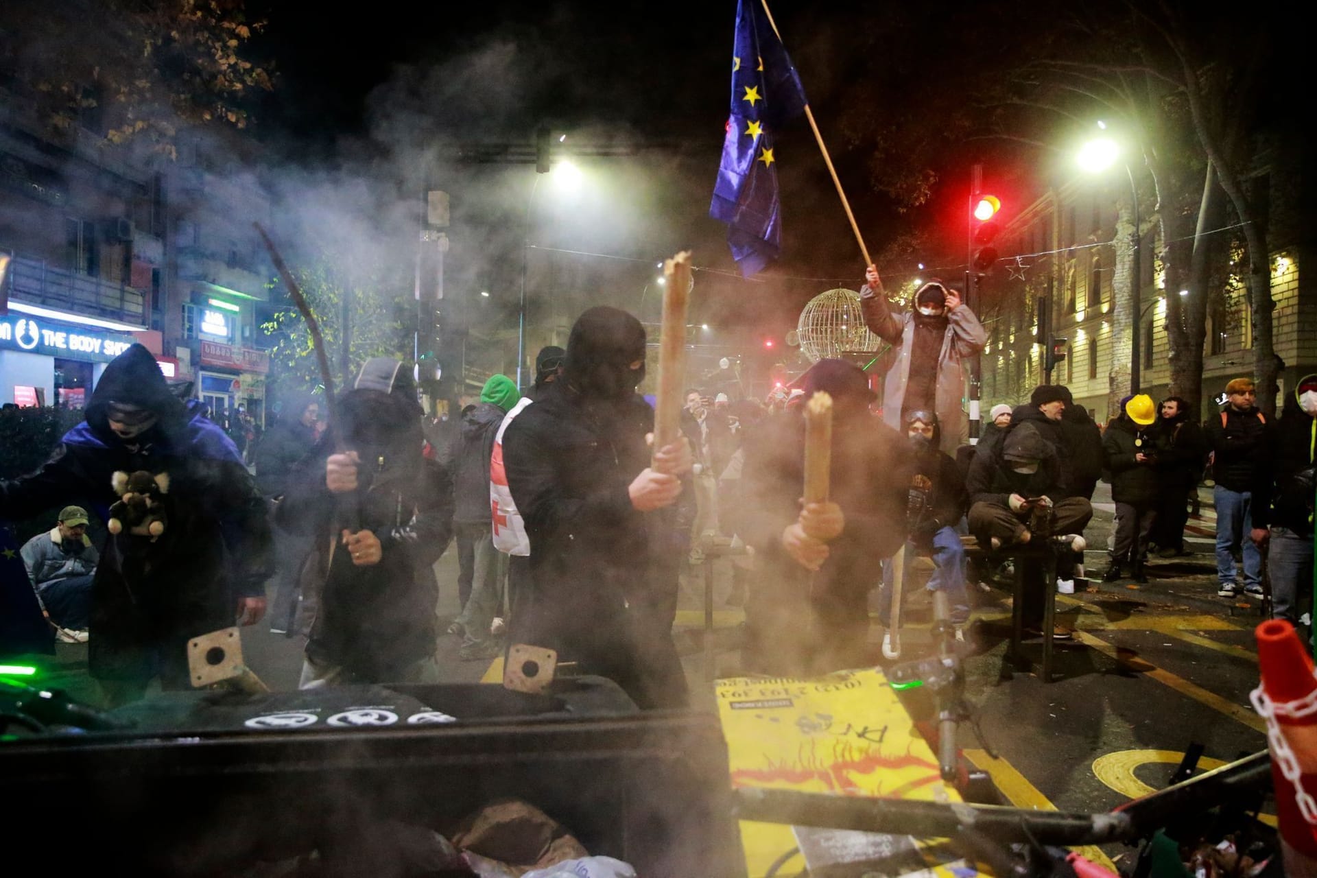 Barrikade von Demonstranten in Tiflis.