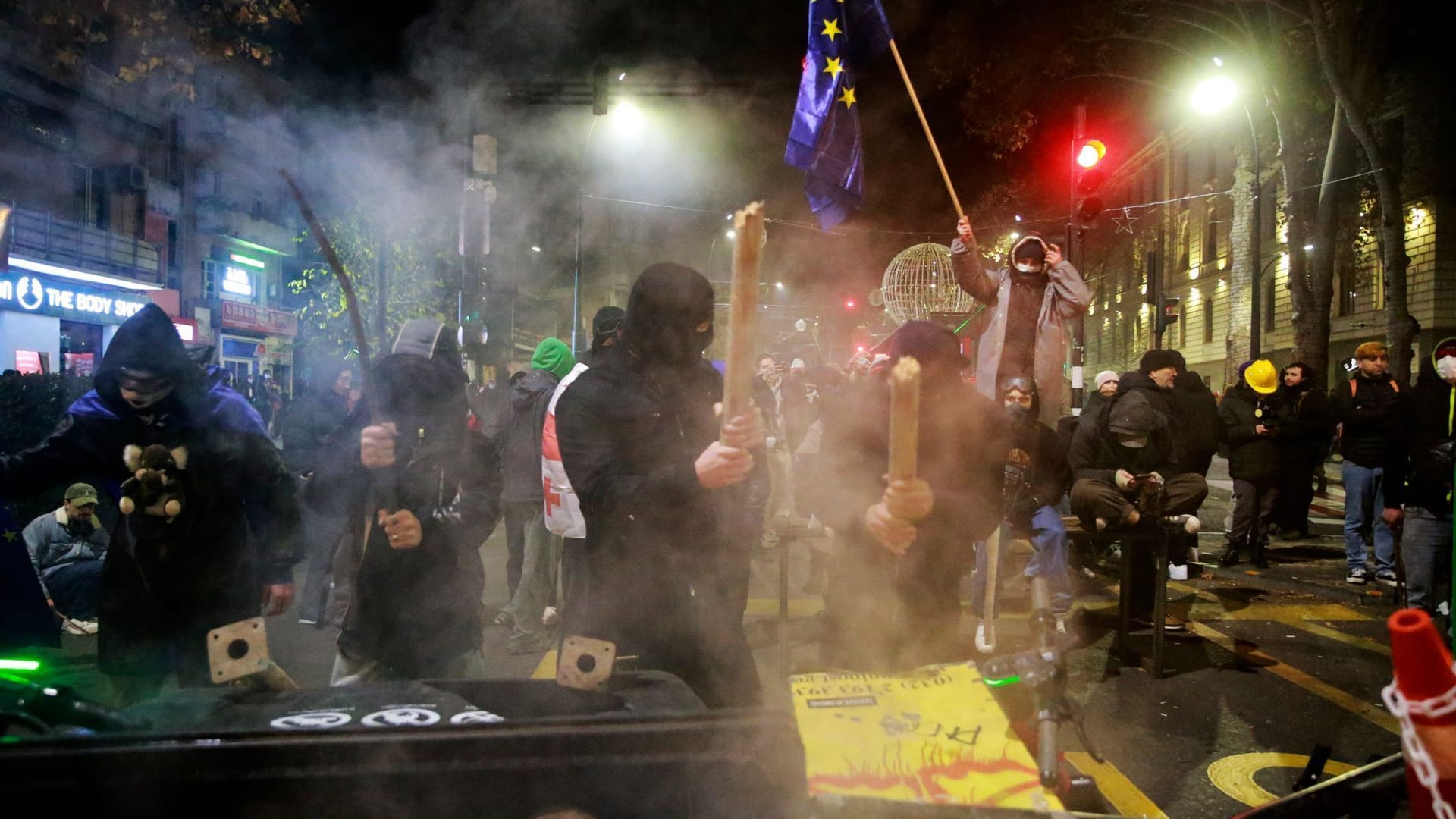 Barrikade von Demonstranten in Tiflis.