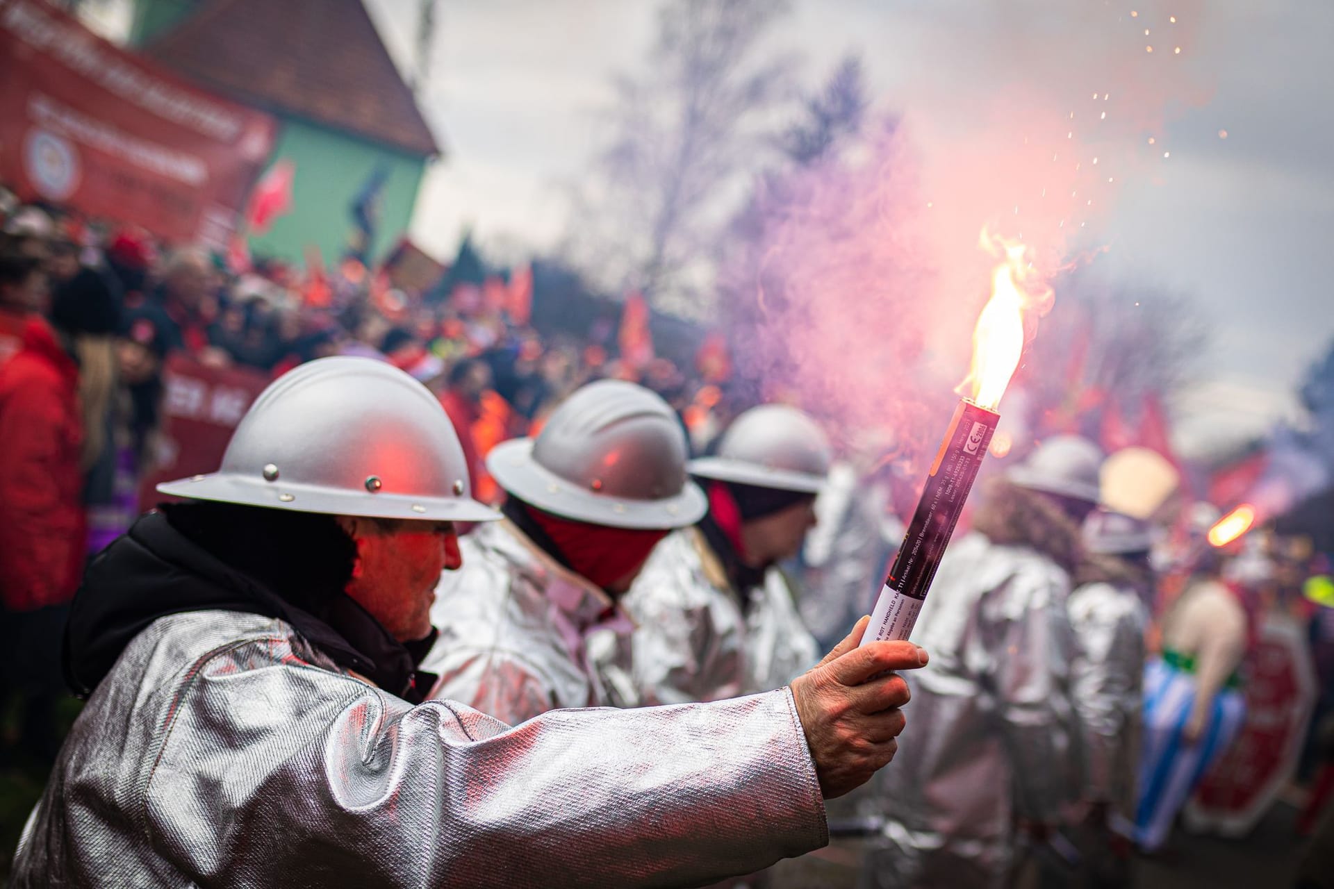 Protest gegen eine Übernahme: Beschäftigte der Salzgitter AG nehmen an einer Kundgebung der IG Metall teil.