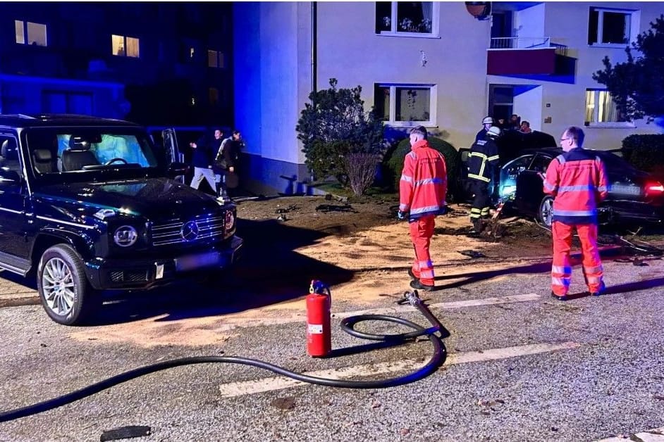 Unfallstelle in Hamburg-Harburg: An dem Mercedes entstand ein Totalschaden.