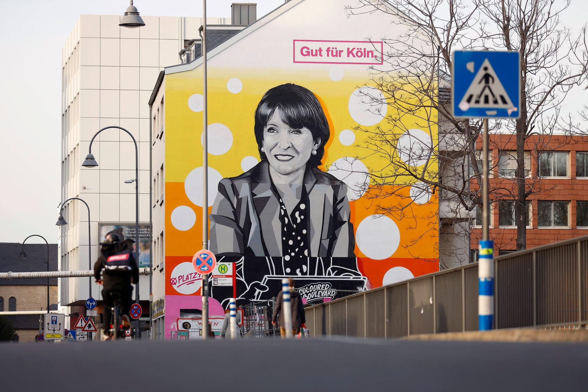 Das Wandbild von Henriette Reker in der Severinstraße: Nach mehreren Jahren ist die Wahlwerbung überraschend verschwunden.