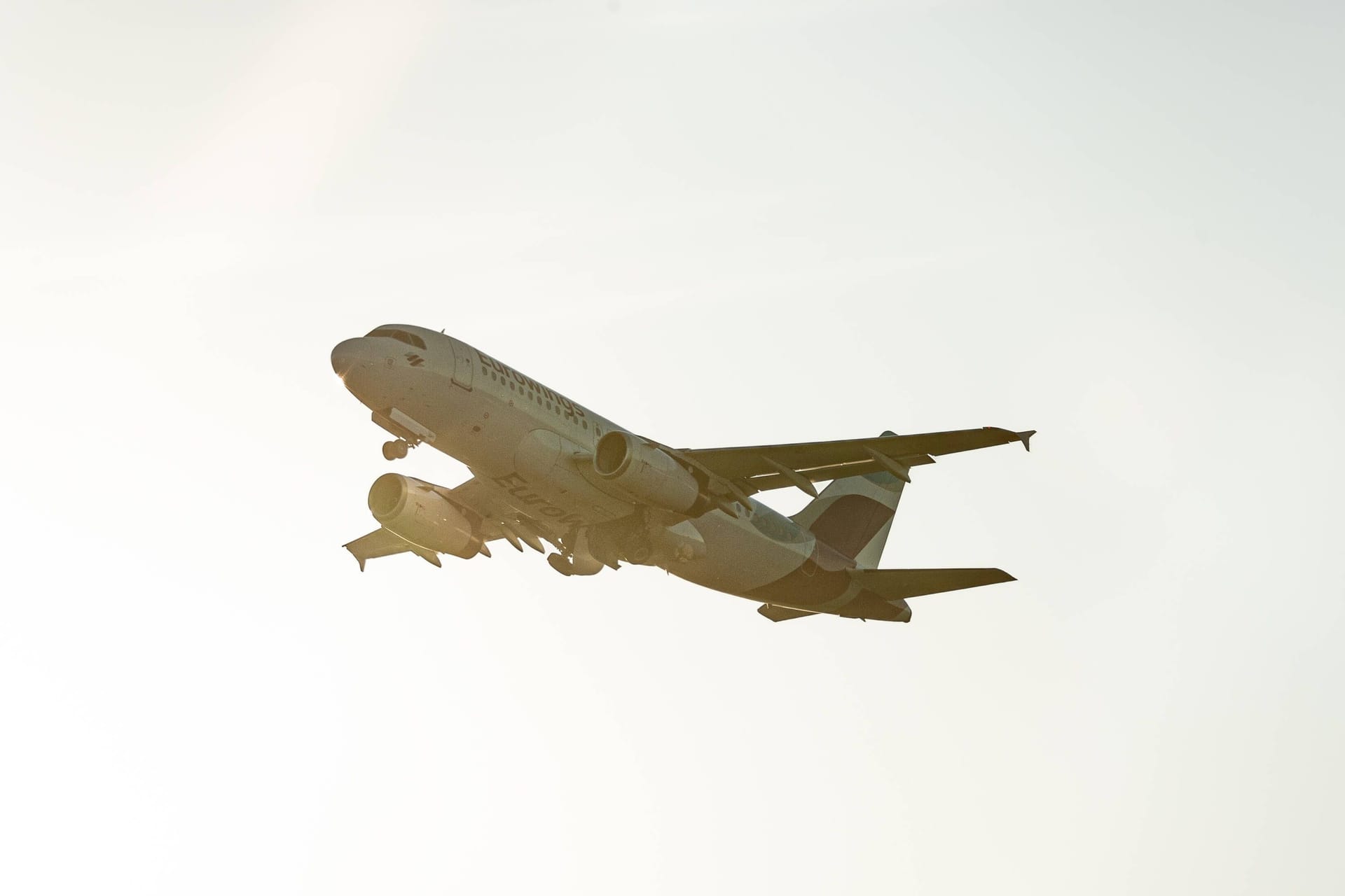 Eurowings-Maschine hebt am Köln/Bonner-Flughafen ab. (Symbolfoto)