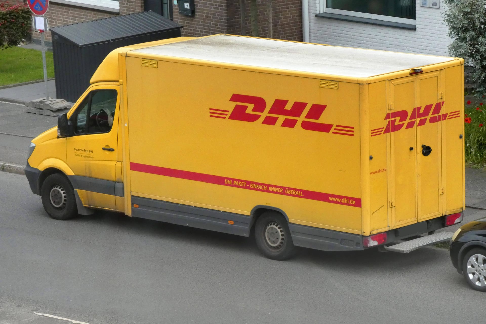 DHL: Nicht nur Briefe und Päckchen werden bei der Post transportiert.