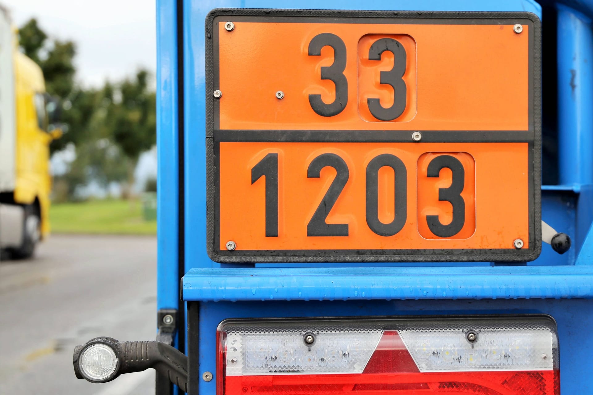 Genau festgelegt: Bestimmtes Gefahrgut muss eindeutig gekennzeichnet werden.