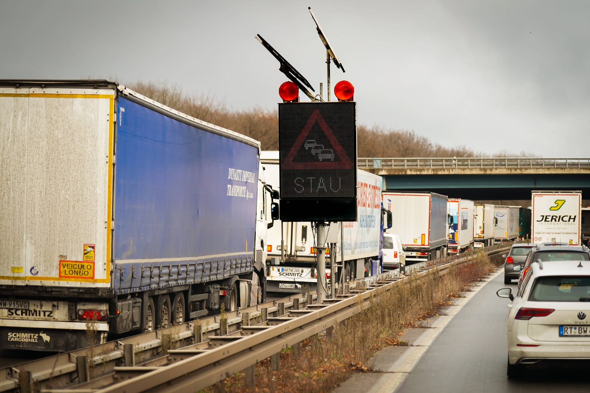 Stau: Die 1.019 Baustellen auf deutschen Autobahnen führen zu stockendem Verkehr.