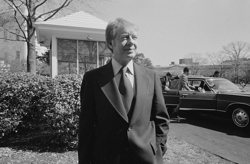 Jimmy Carter im März 1977 vor dem Weißen Haus.