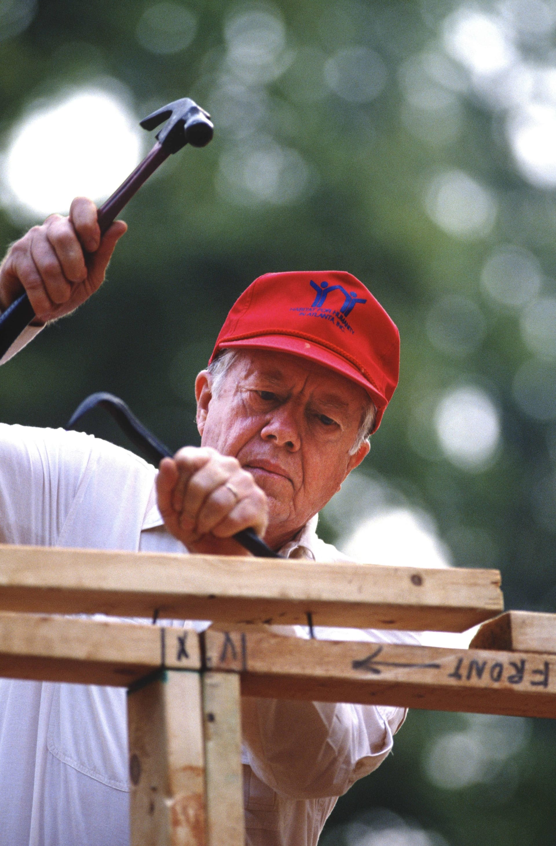 Jimmy Carter ließ es sich nicht nehmen, auch selbst anzupacken. Hier im Jahr 2009 auf einer Baustelle von "Habitat For humantiy".