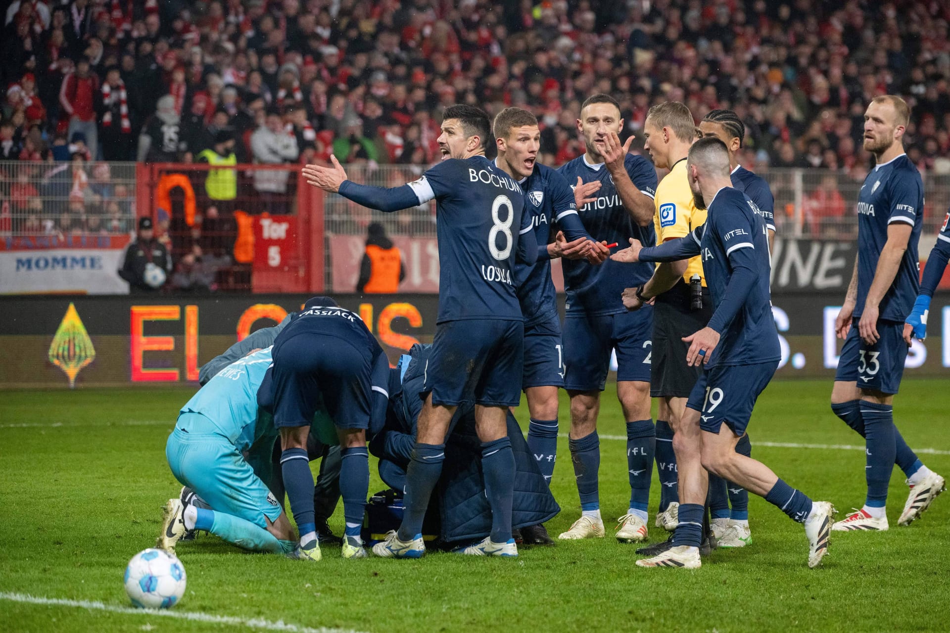 Die VfL Bochum-Spieler in Aufruhr: Der Union-Fan hat ein Stadionverbot von drei Jahren erhalten.