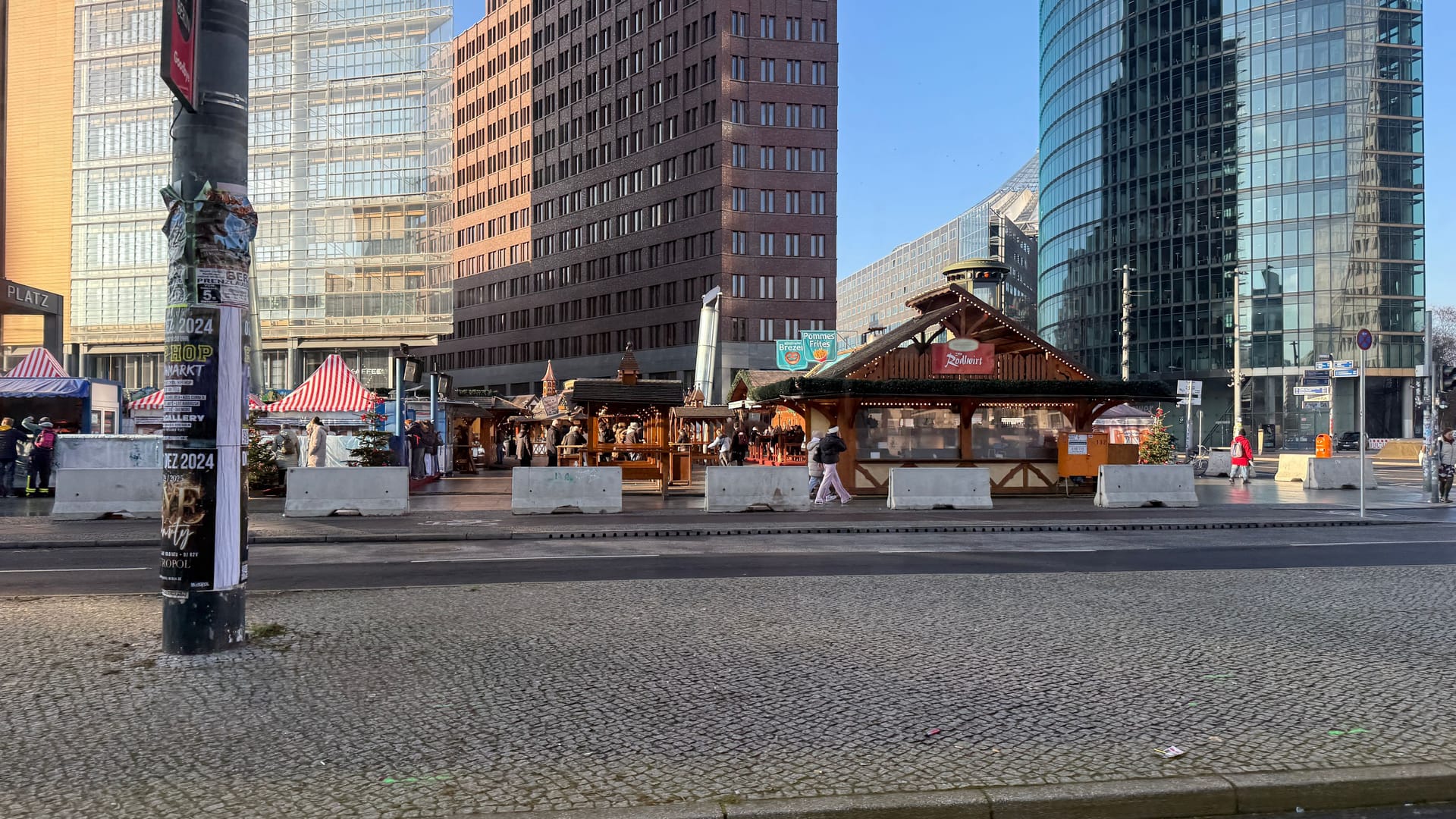 Der Weihnachtsmarkt am Potsdamer Platz ist offenbar nicht genug gesichert.