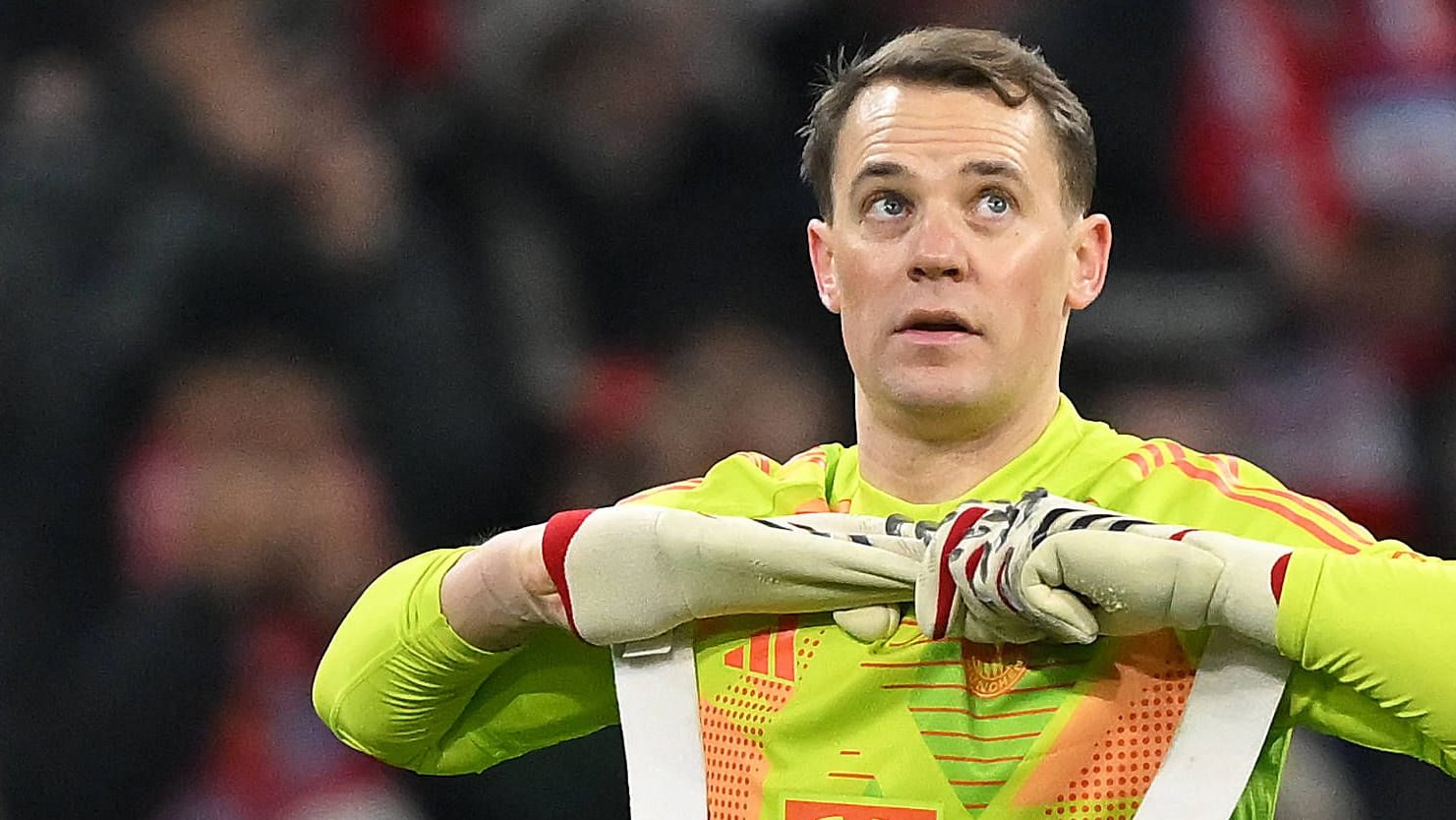 Bayern-Torwart Manuel Neuer nach seinem Platzverweis gegen Leverkusen: Bitterer Fehler im Spiel.