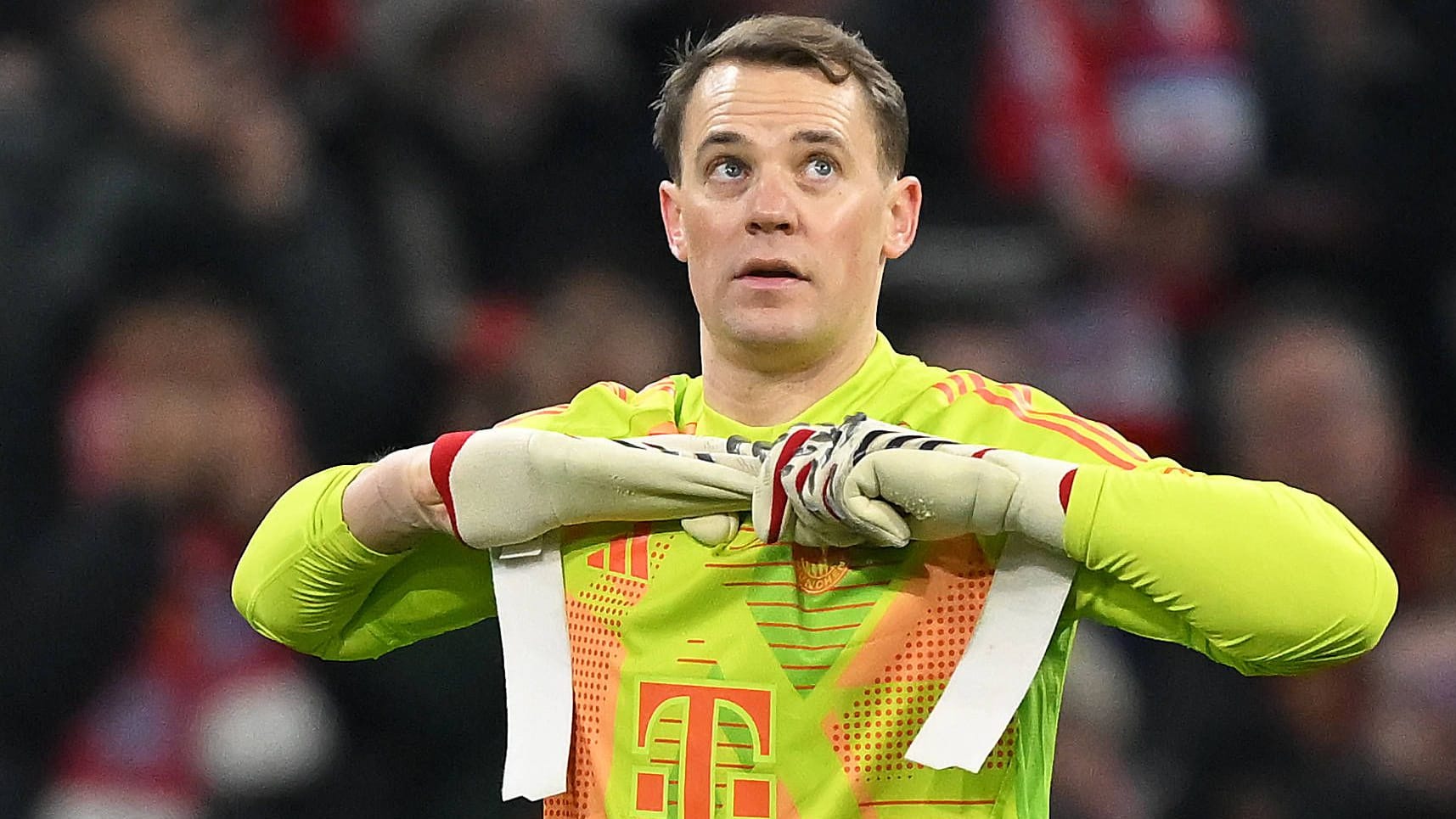 Bayern-Torwart Manuel Neuer nach seinem Platzverweis gegen Leverkusen: Bitterer Fehler im Spiel.