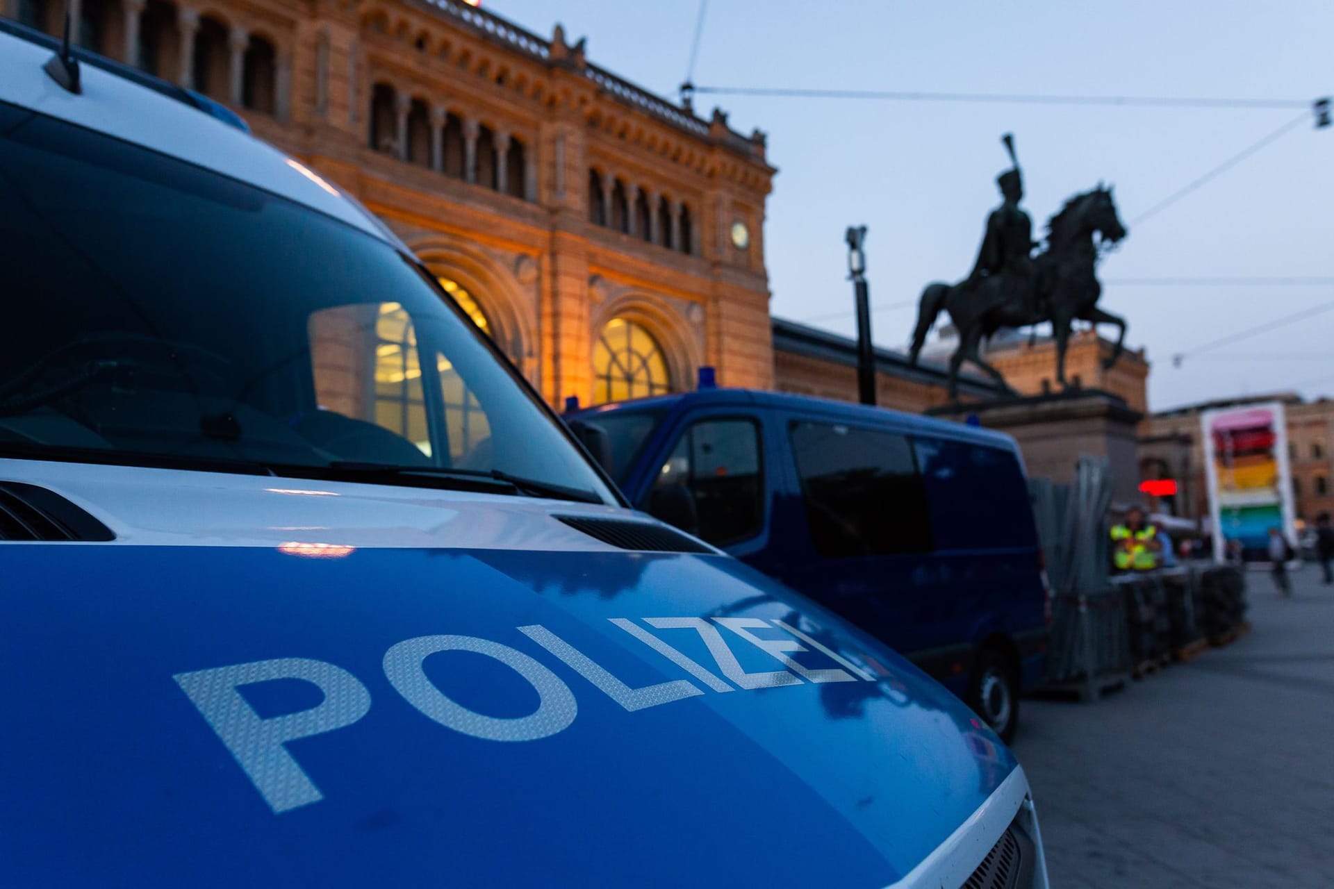 Polizei vor dem Hauptbahnhof