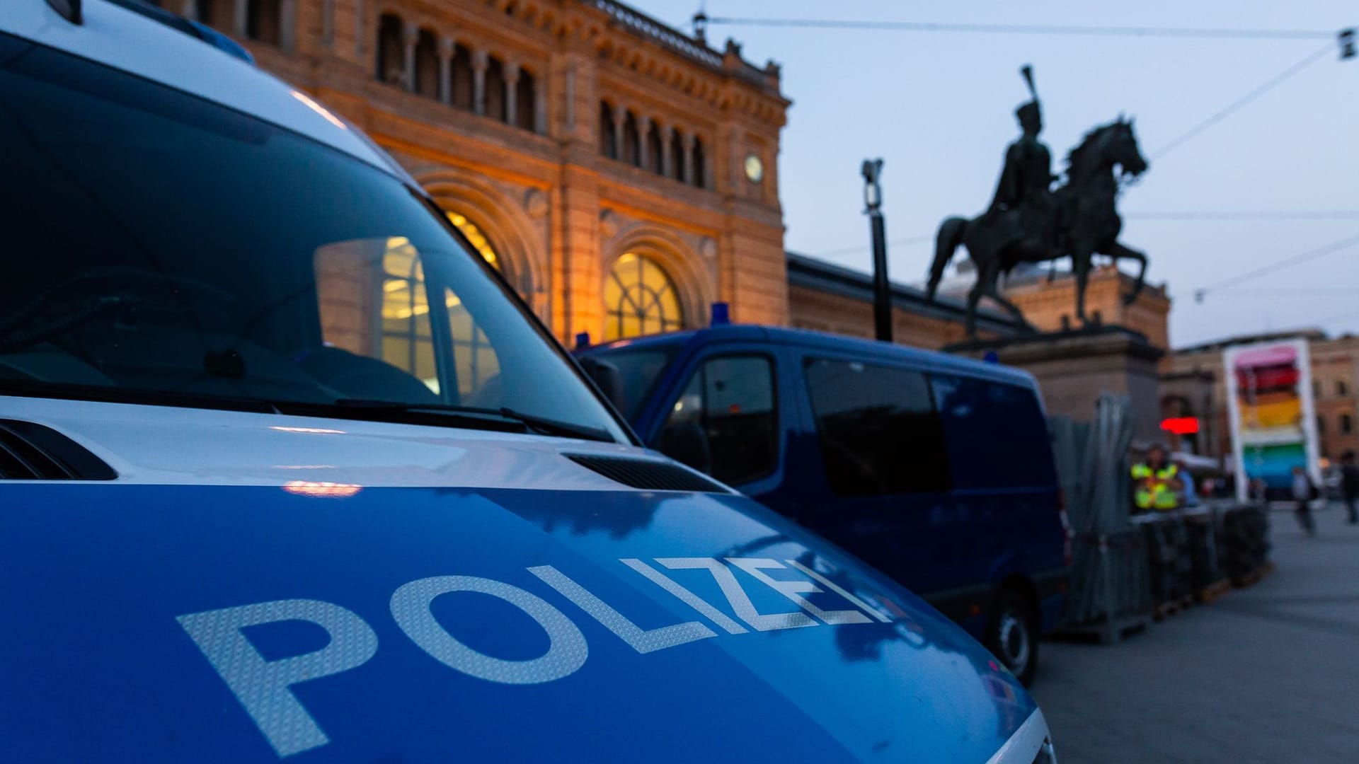 Polizei vor dem Hauptbahnhof