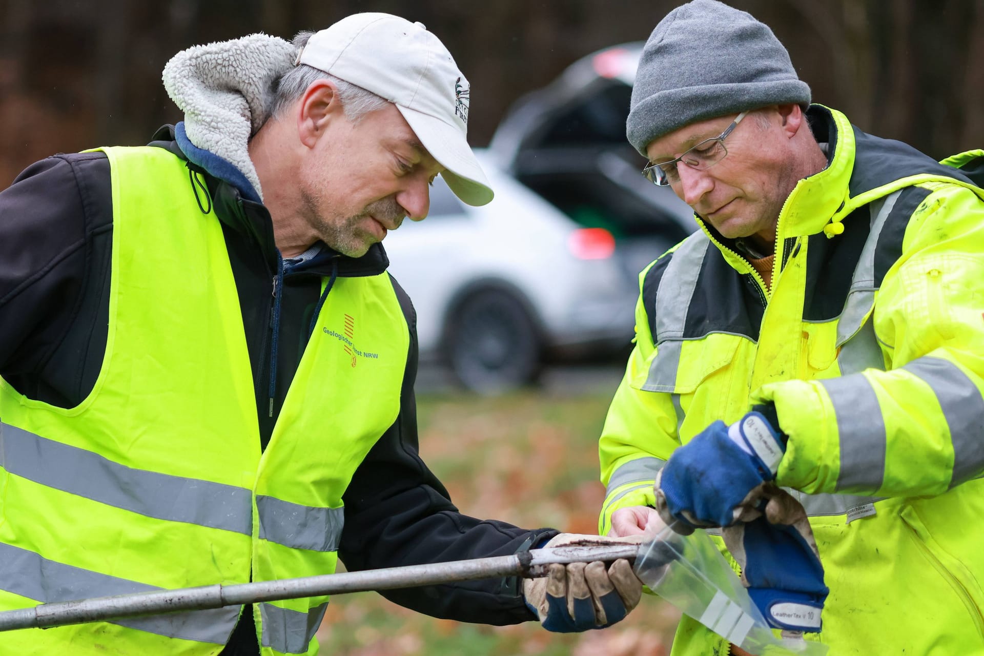 Sachverständige bei Messungen in Radon-Vorsorgegebieten in Thüringen.