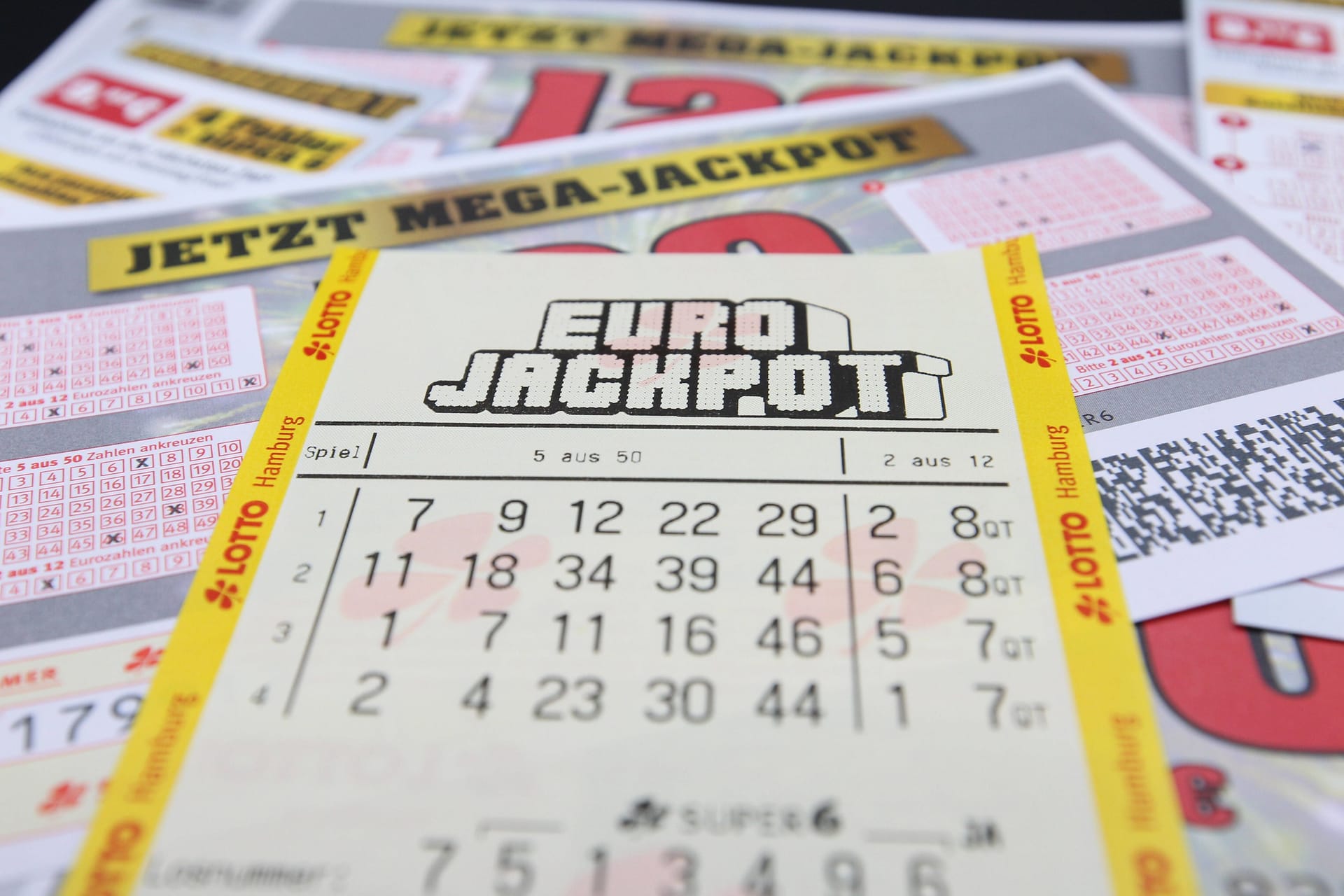 Ein ausgefüllter Schein der Zahlenlotterie Eurojackpot (Symbolbild): Der Hamburger hat über 290.000 Euro gewonnen.