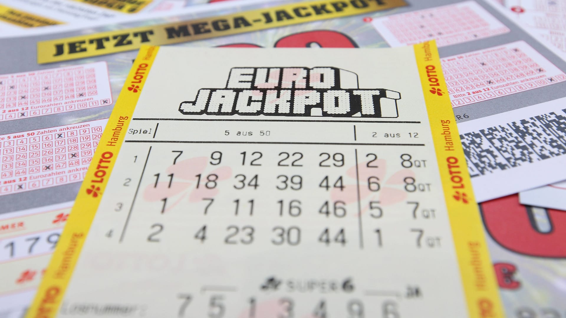 Ein ausgefüllter Schein der Zahlenlotterie Eurojackpot (Symbolbild): Der Hamburger hat über 290.000 Euro gewonnen.