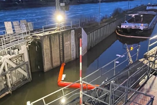 Wegen eines beschädigten Tors an einer Schiffsschleuse bleibt der Schiffsverkehr auf der Mosel voraussichtlich bis Ende März gesperrt.