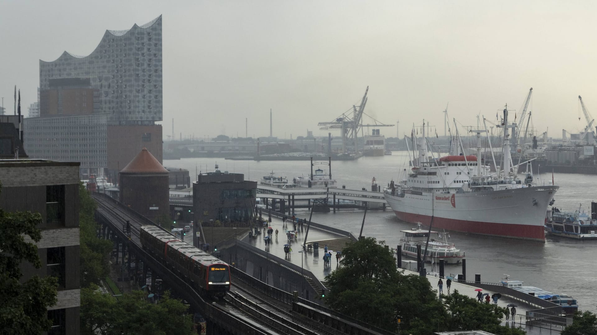 Ungemütliches Wetter in Hamburg (Symbolbild): Insbesondere an den Küstenregionen drohen heftige Sturmböen.