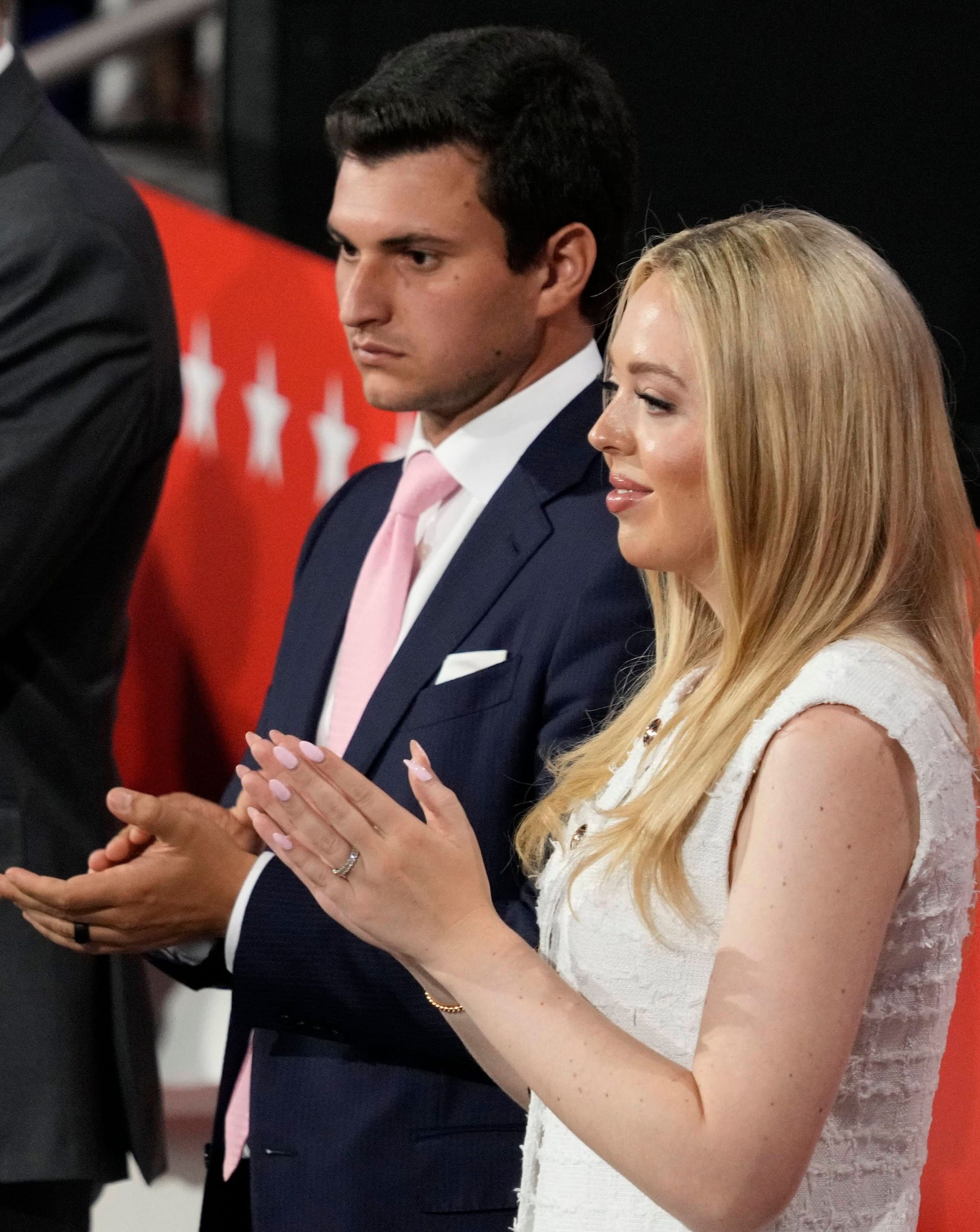 Michael Boulos and Tiffany Trump (r): Ihr Vater hat seinen in ein Regierungsamt berufen.