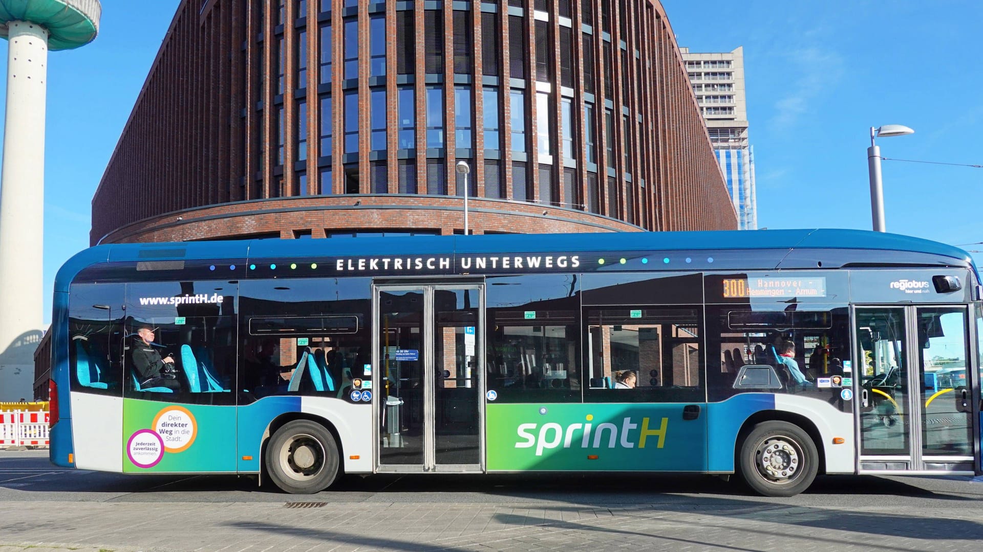 SprintH-Bus in der Nähe des Hauptbahnhofs: Einige Linien müssen im Dezember andere Strecken fahren.