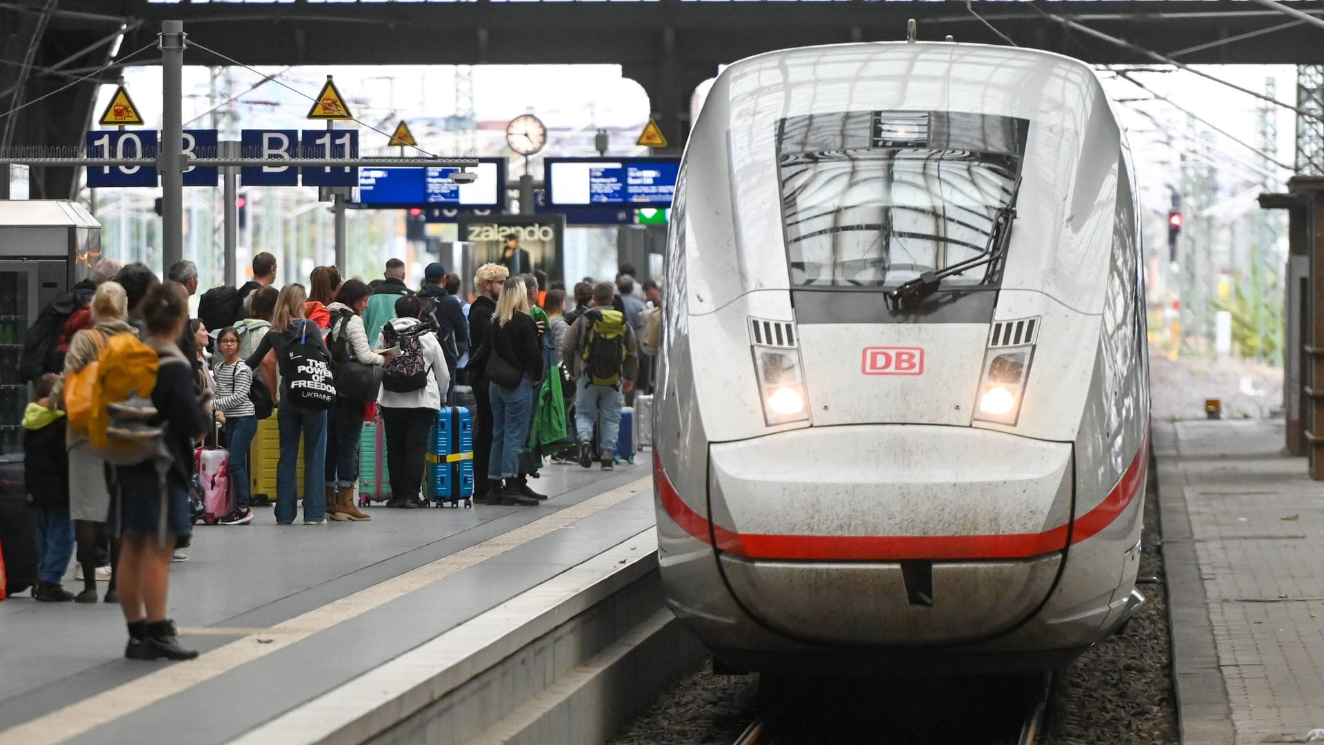 Mehr Verbindungen, höhere Preise: Der neue Fahrplan der Deutschen Bahn bringt für Reisende einige wichtige Veränderungen.